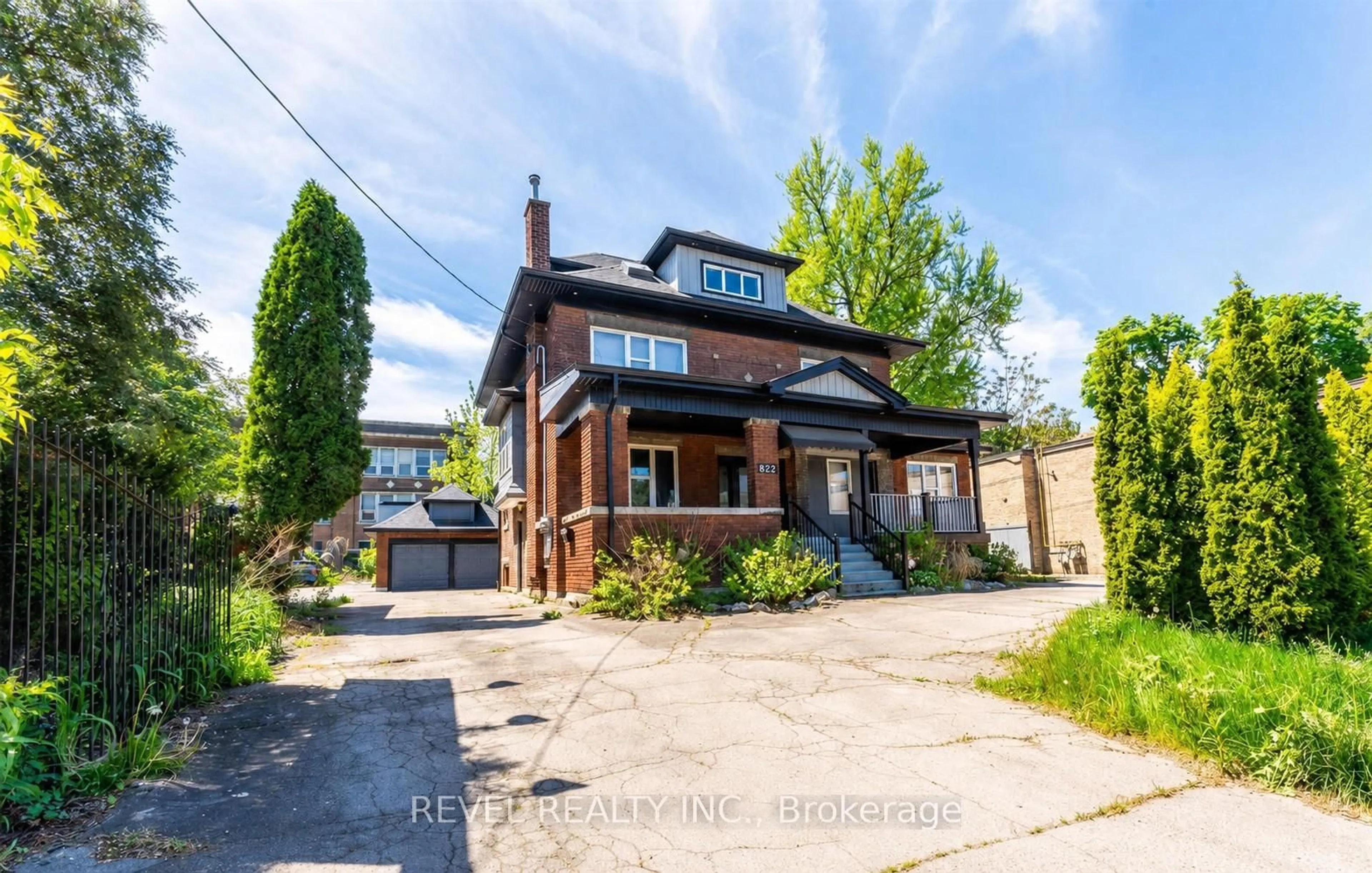 Home with brick exterior material, street for 822 Main St, Hamilton Ontario L8M 1L6