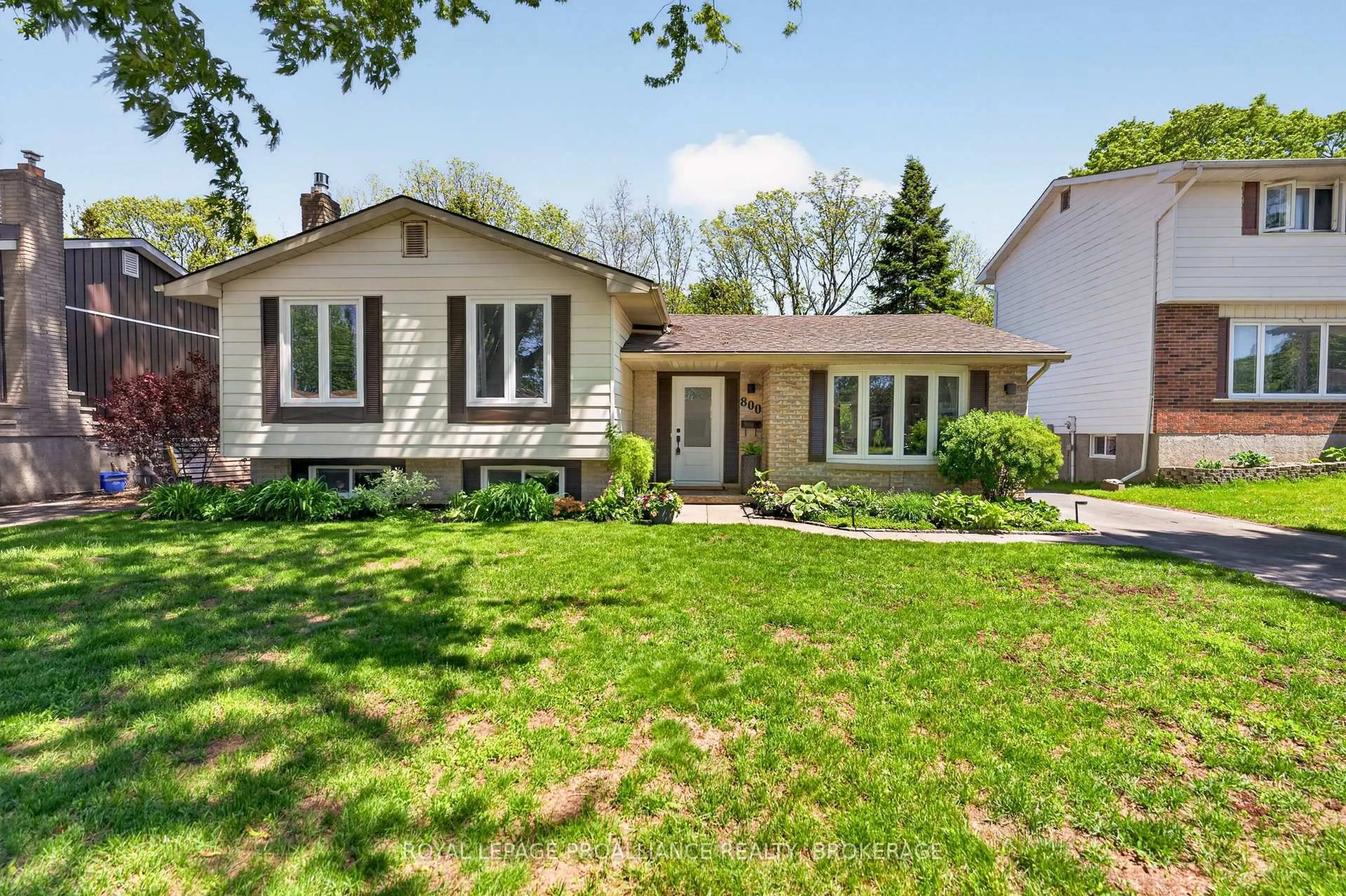Home with vinyl exterior material, street for 800 Allum Ave, Kingston Ontario K7M 7A1