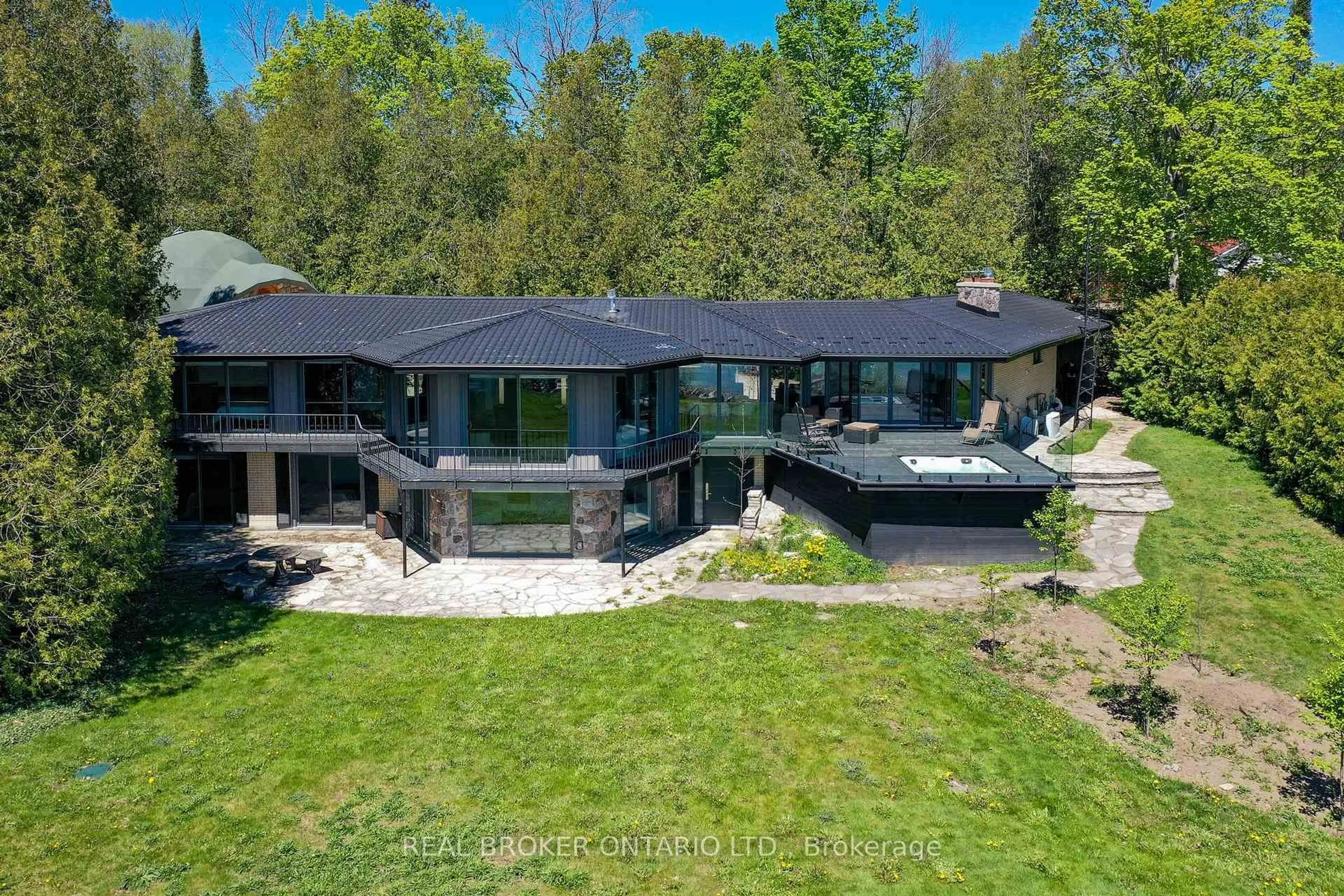 A pic from outside/outdoor area/front of a property/back of a property/a pic from drone, unknown for 285 BALMY BEACH Rd, Georgian Bluffs Ontario N4K 5N4
