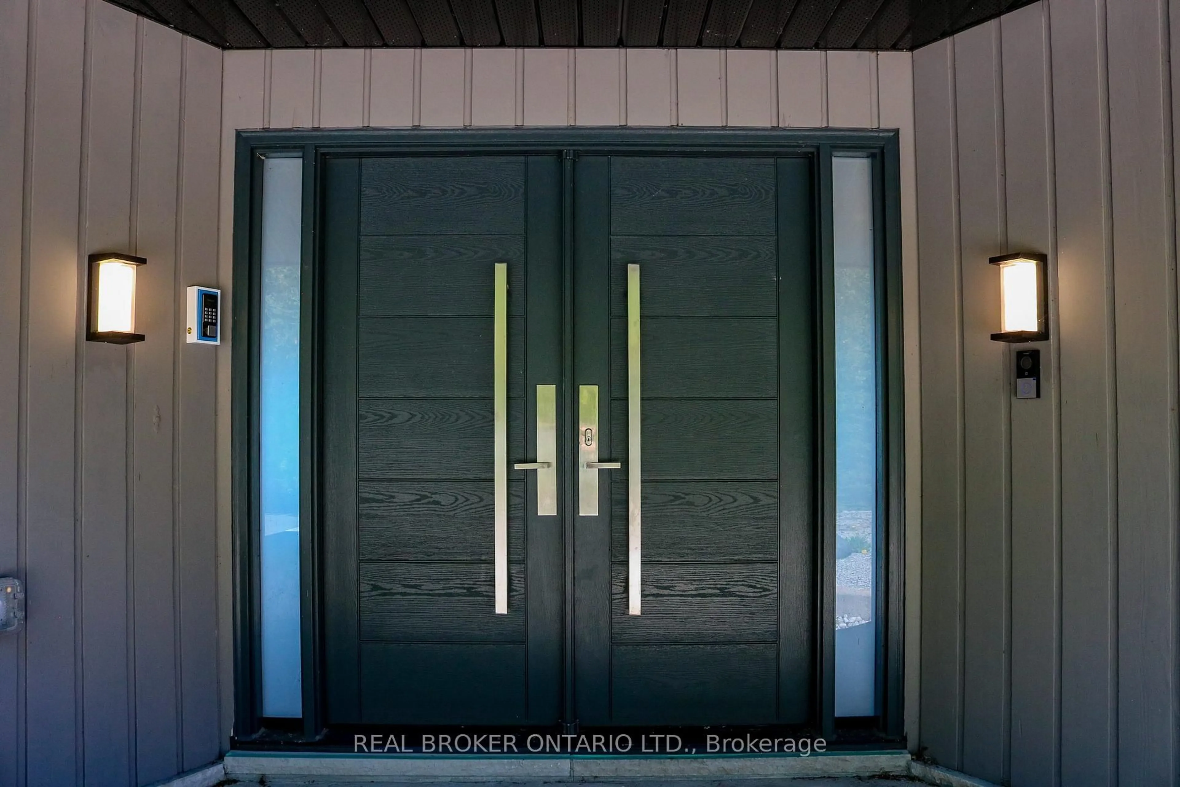 Indoor entryway for 285 BALMY BEACH Rd, Georgian Bluffs Ontario N4K 5N4