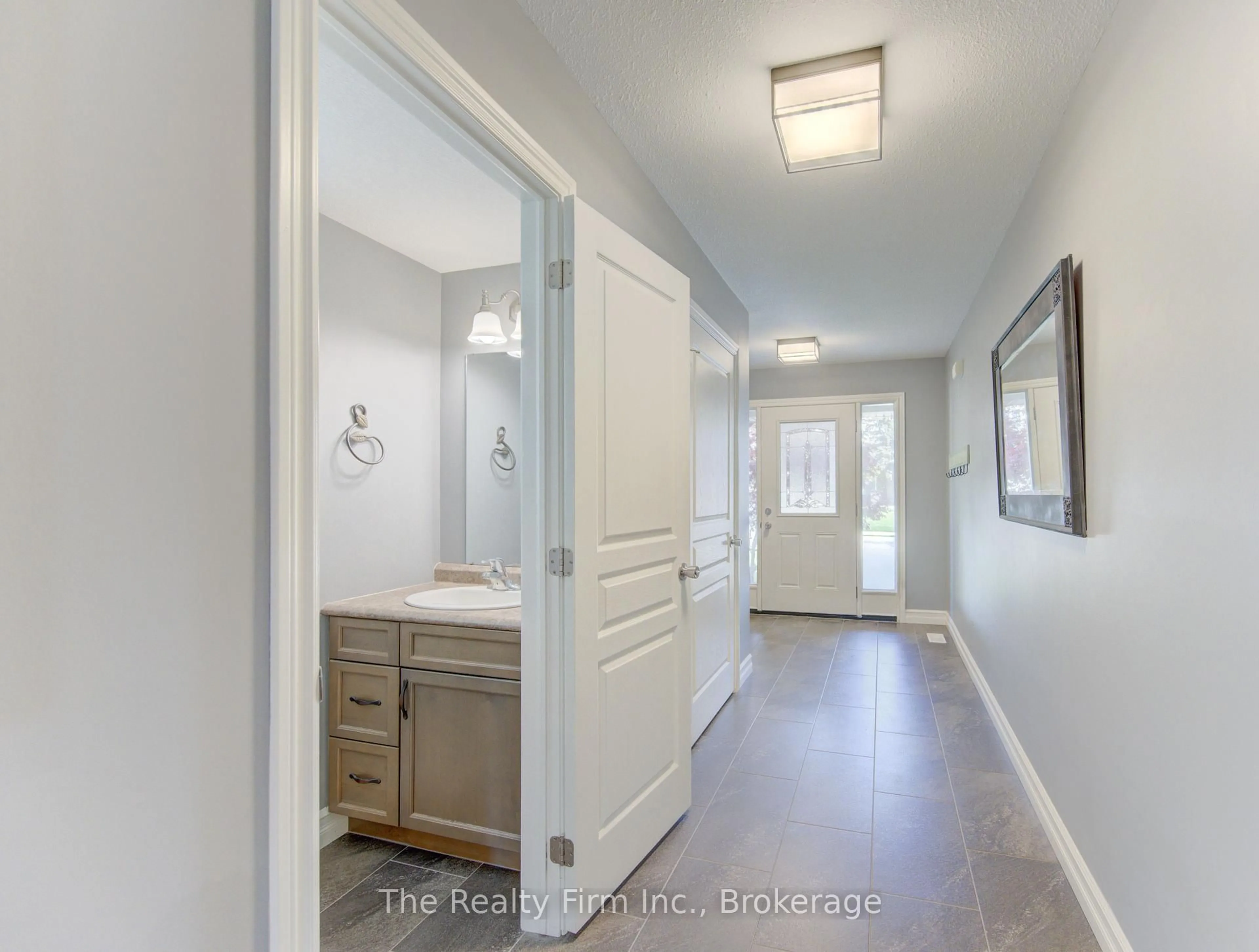 Indoor entryway for 475 Albert Ave, North Perth Ontario N4W 1V2