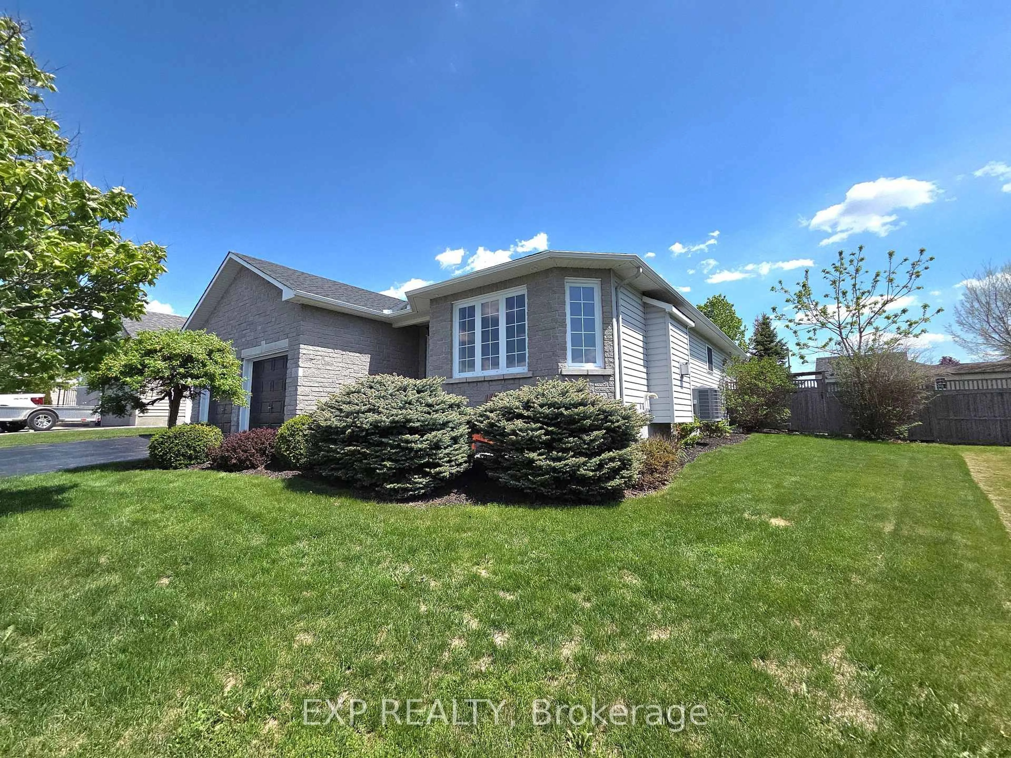 A pic from outside/outdoor area/front of a property/back of a property/a pic from drone, street for 126 Metcalfe Dr, Almonte Ontario K0A 1A0