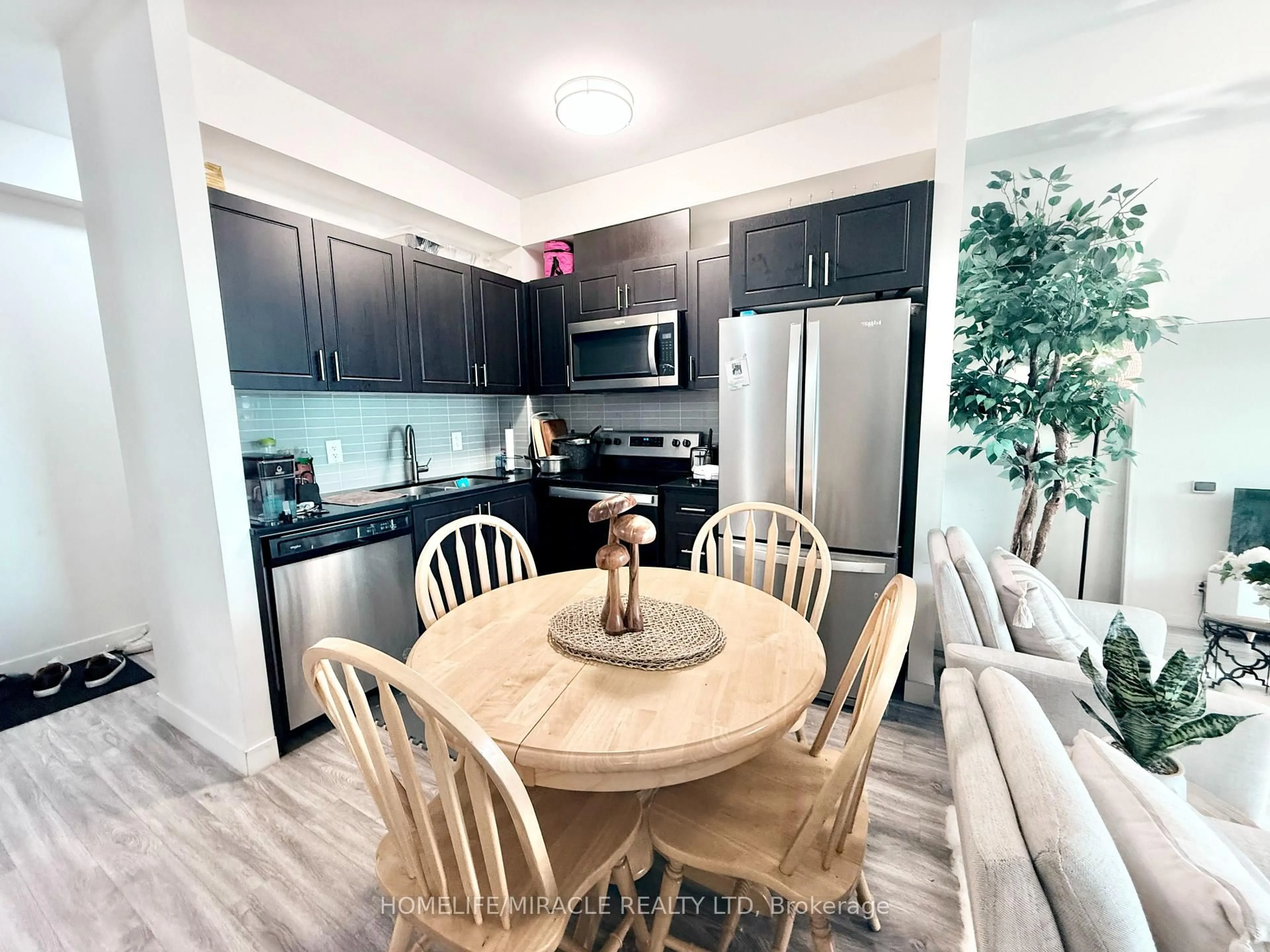 Open concept kitchen, unknown for 128 King St #911, Waterloo Ontario N2J 0E9