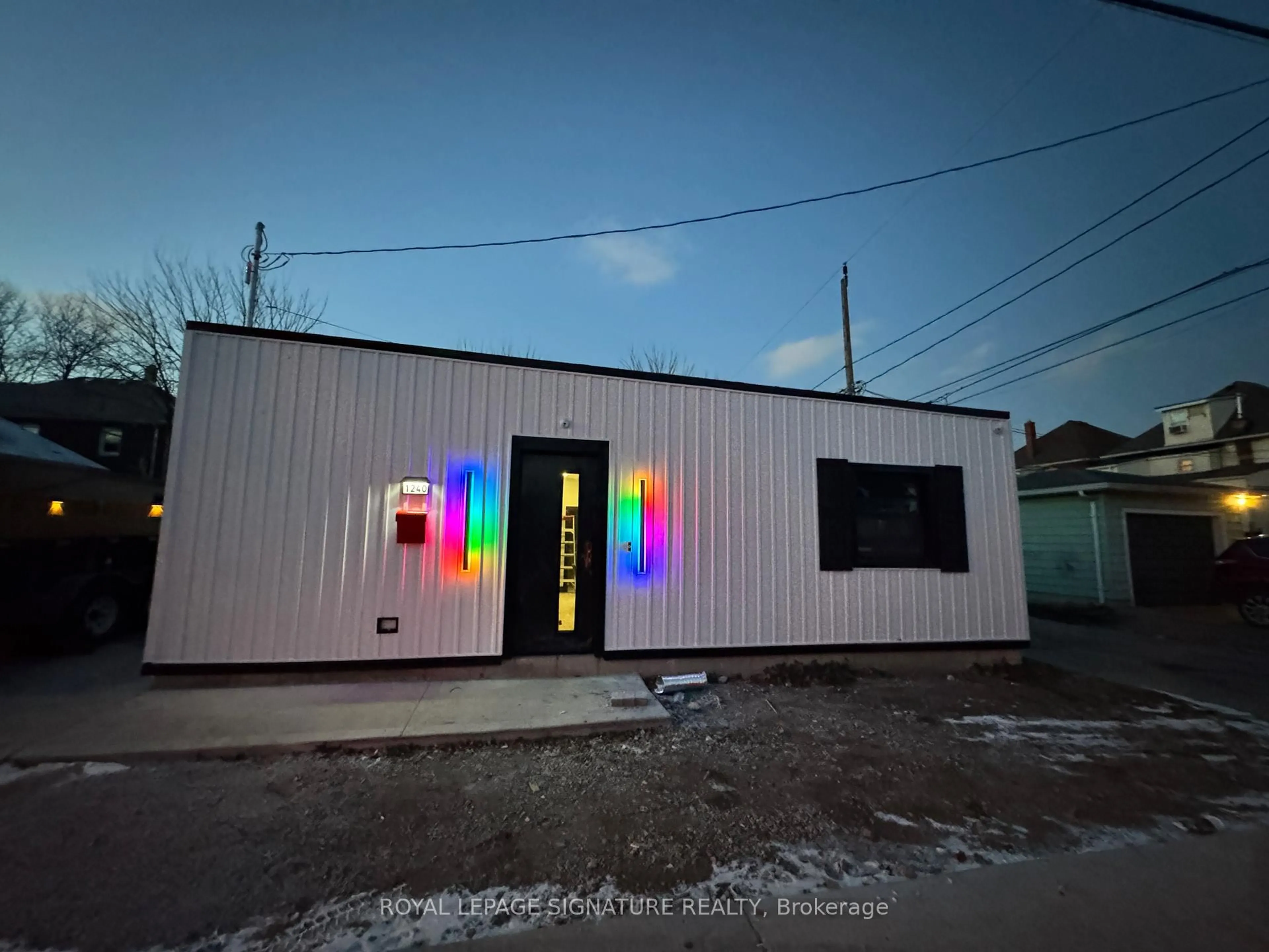 Unknown for 792 Pierre Ave, Windsor Ontario N9A 2K5