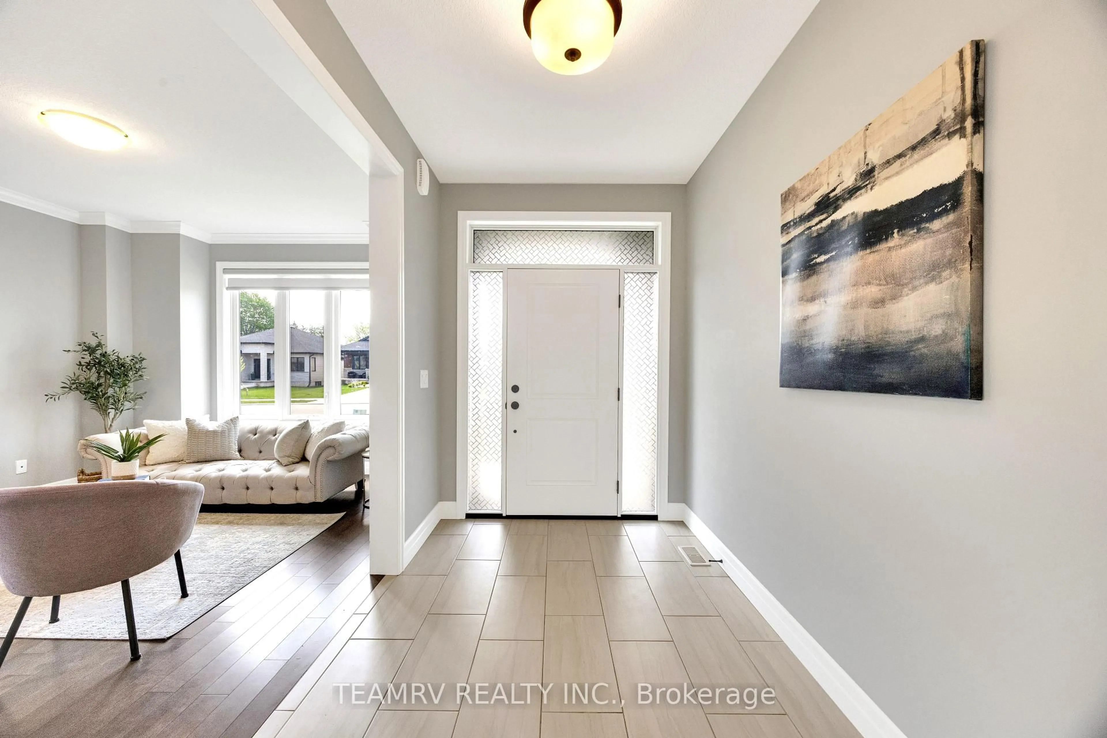 Indoor entryway for 8 Sycamore Dr, Tillsonburg Ontario N4G 5S3