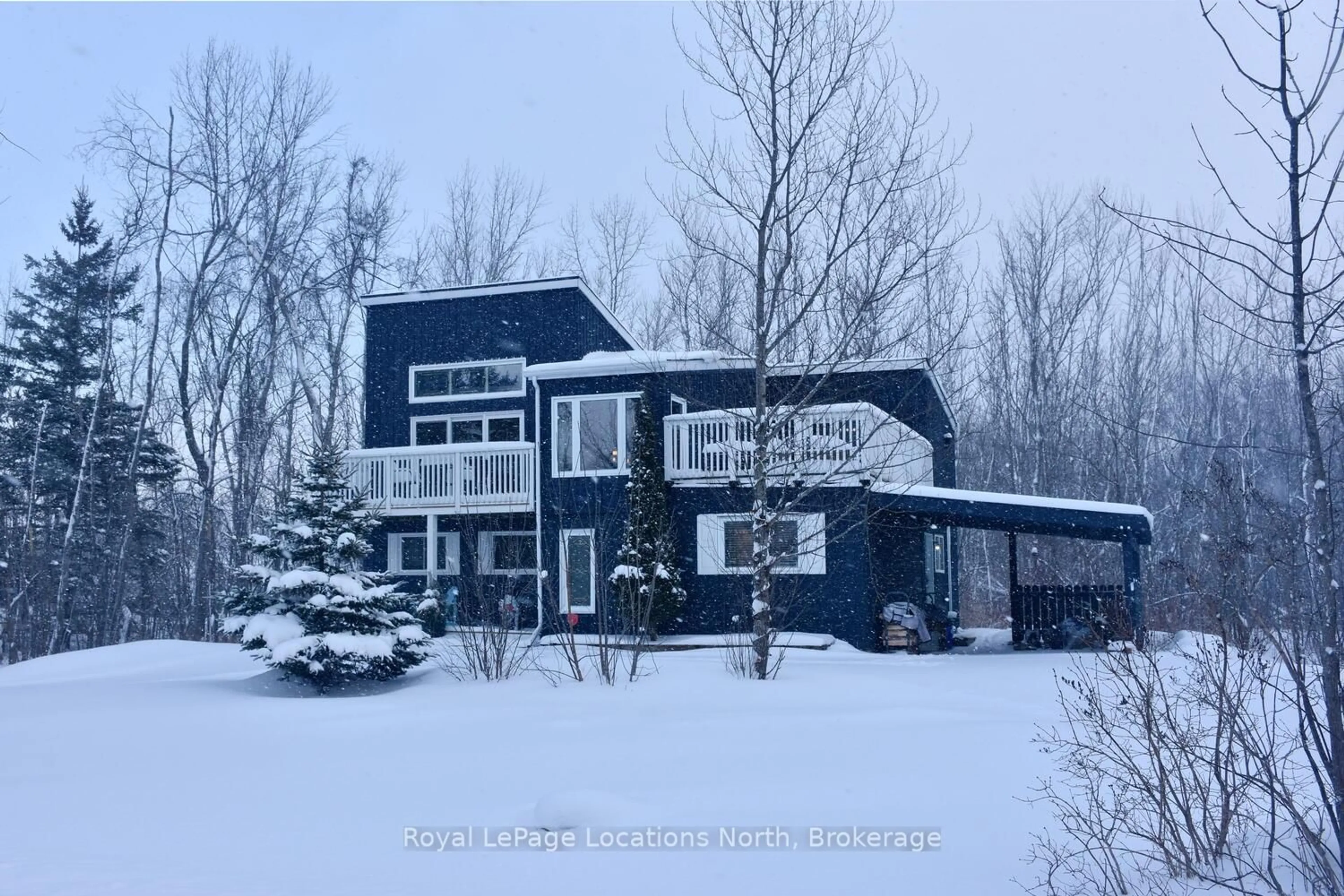A pic from outside/outdoor area/front of a property/back of a property/a pic from drone, unknown for 111 Martin Grve, Blue Mountains Ontario L9Y 0N5