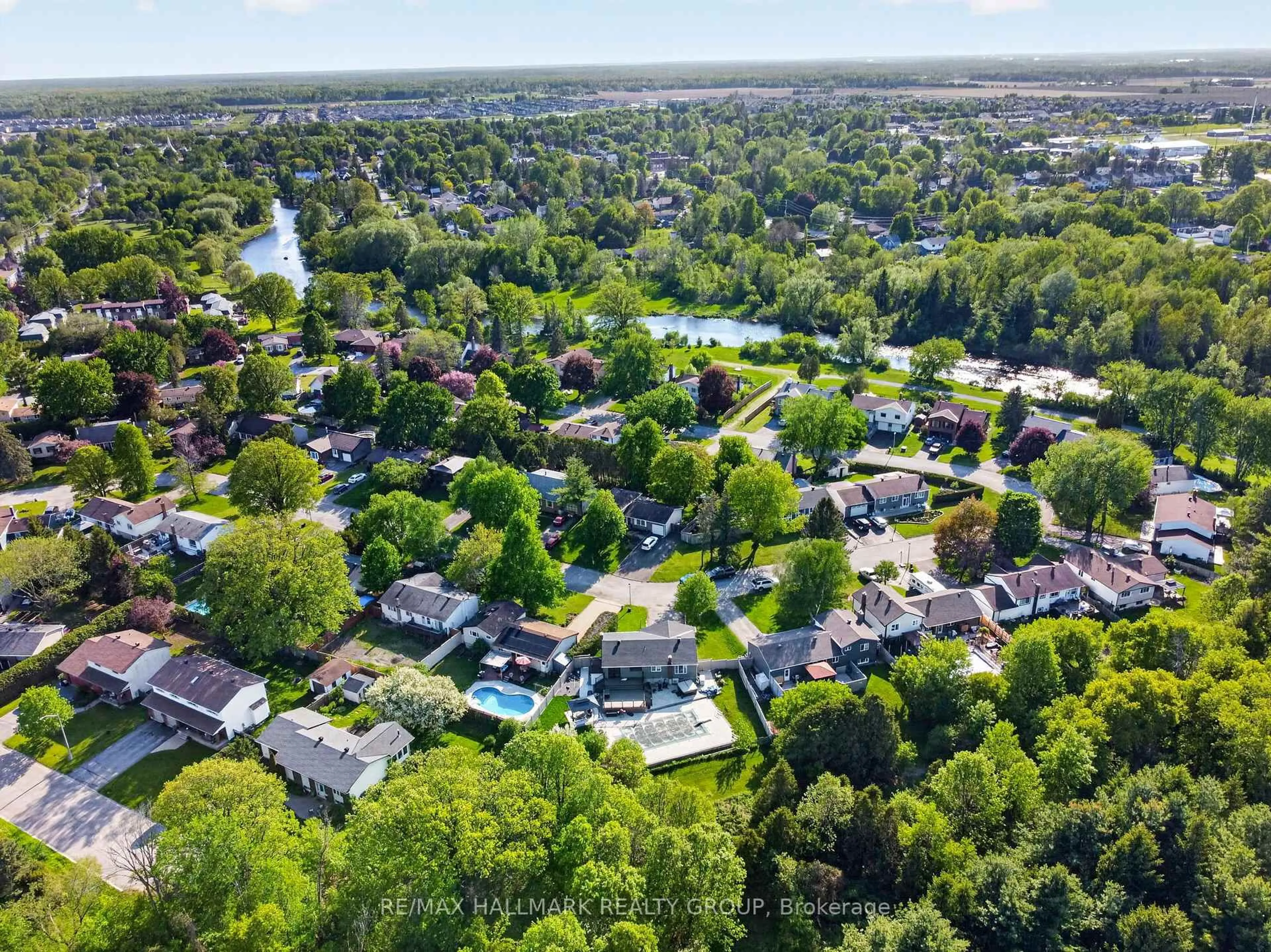A pic from outside/outdoor area/front of a property/back of a property/a pic from drone, street for 56 Dallaire Cres, Richmond Ontario K0A 2Z0