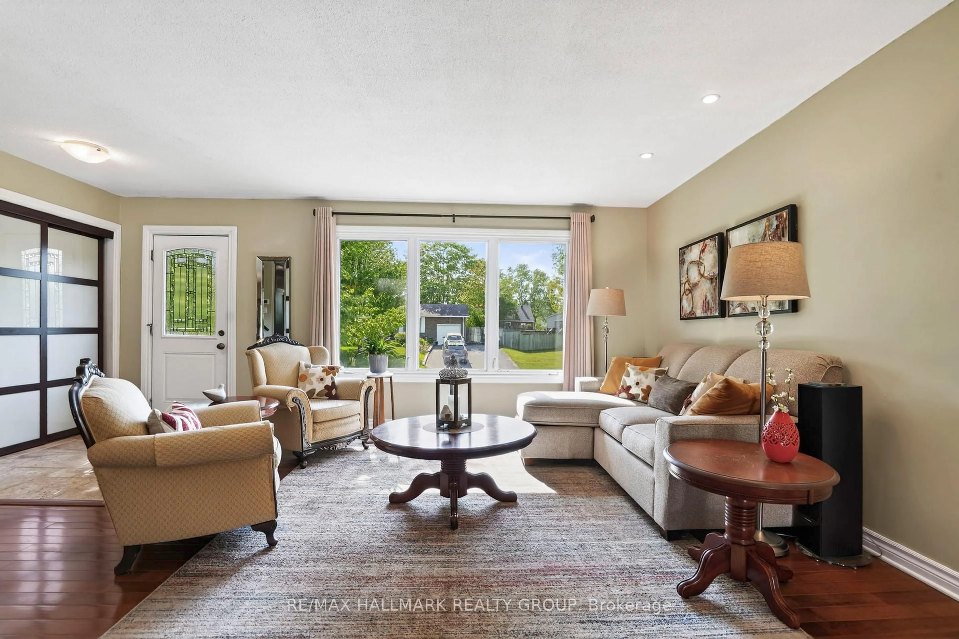 Living room with furniture, unknown for 56 Dallaire Cres, Richmond Ontario K0A 2Z0
