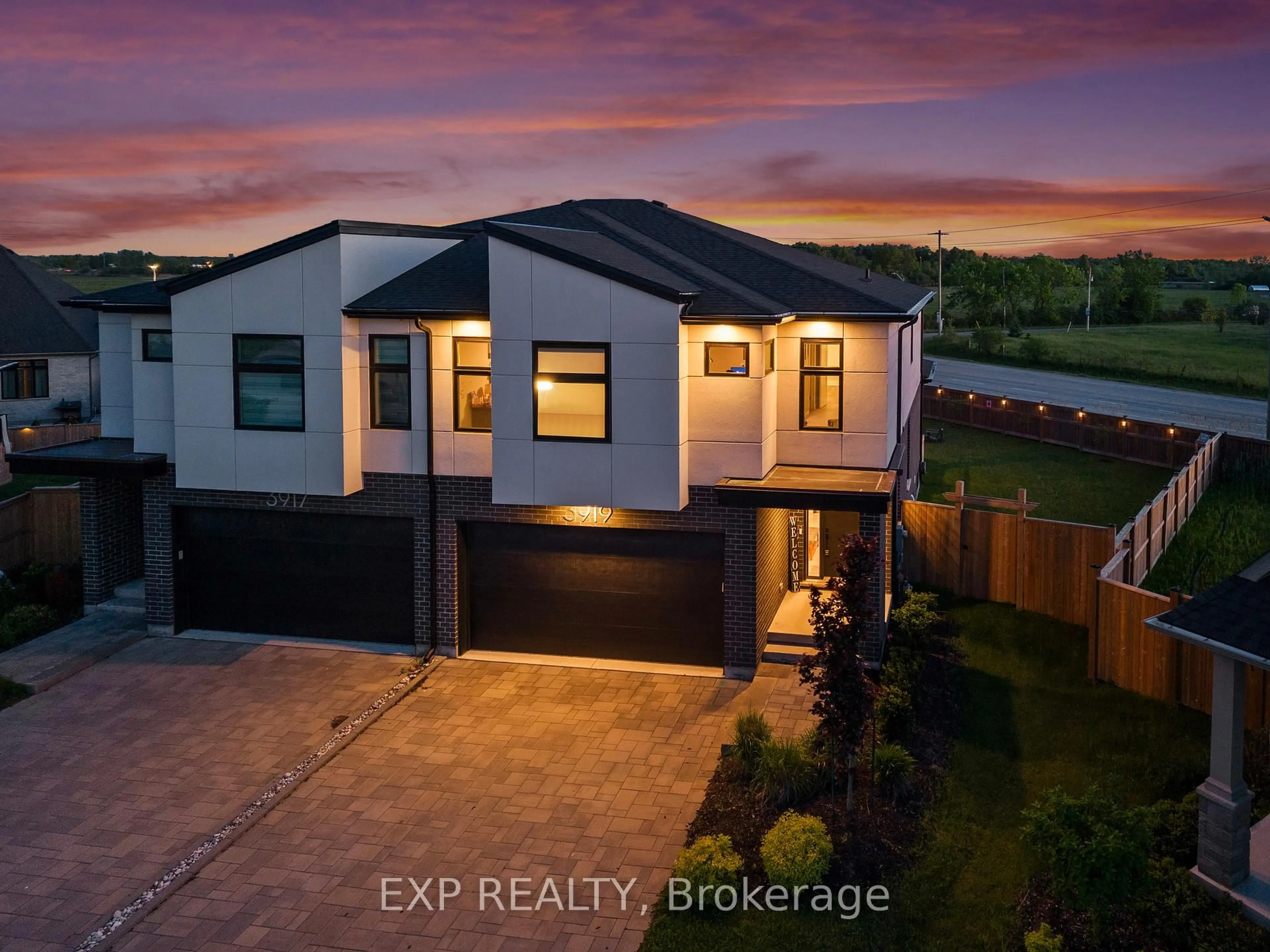 A pic from outside/outdoor area/front of a property/back of a property/a pic from drone, street for 3919 Mitchell Cres, Fort Erie Ontario L0S 1S0