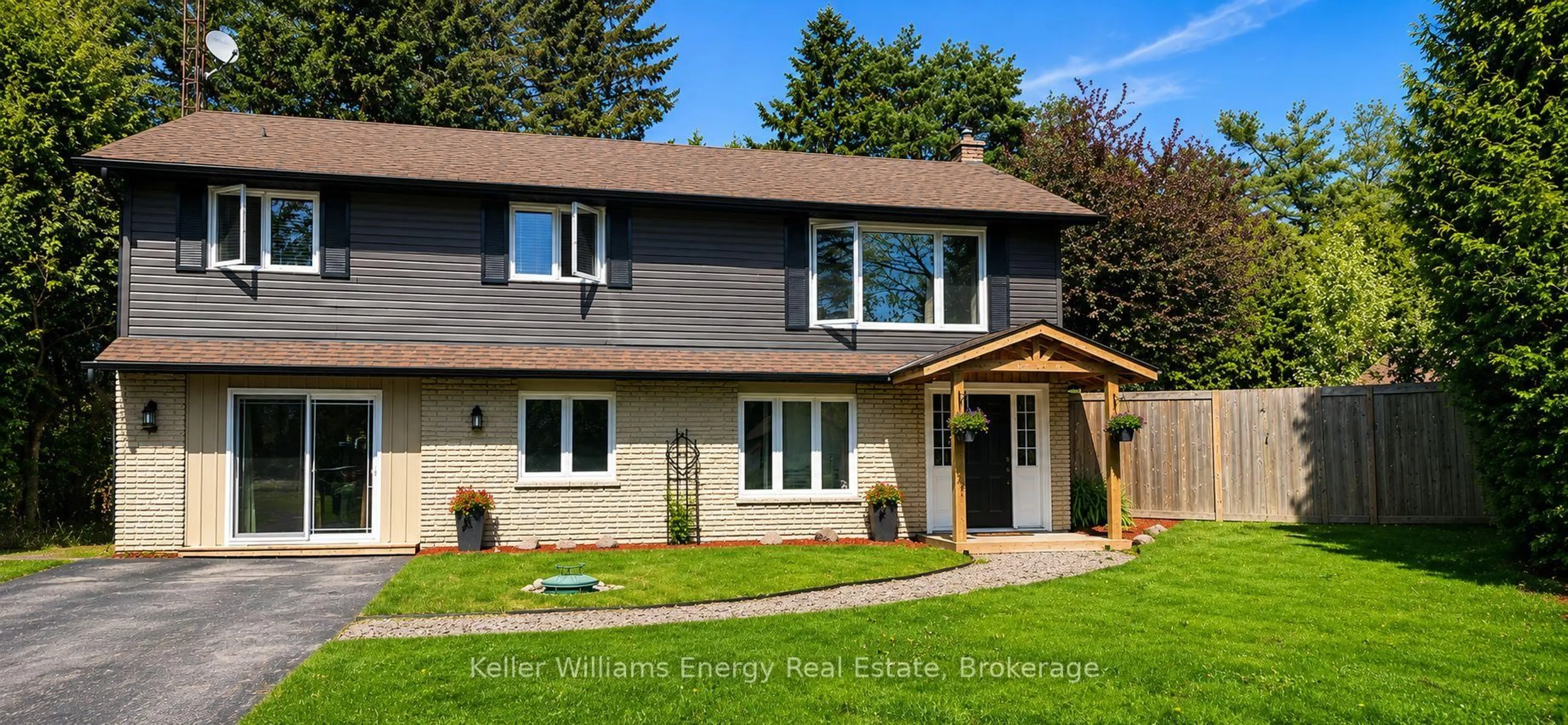Home with vinyl exterior material, street for 19 Pinewood Cres, Kawartha Lakes Ontario L0A 1K0