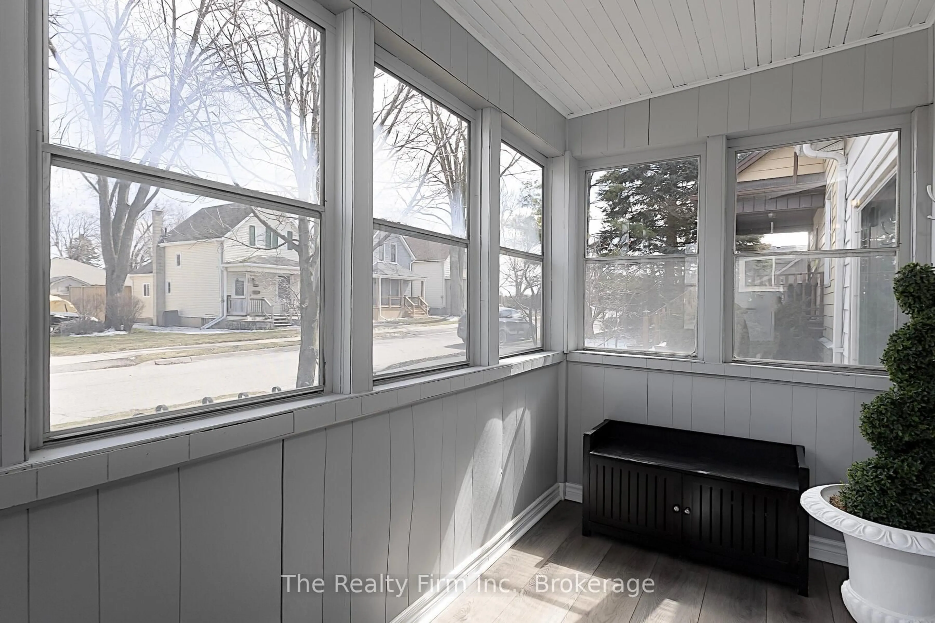 Indoor entryway for 134 Well St, Stratford Ontario N5A 4M1