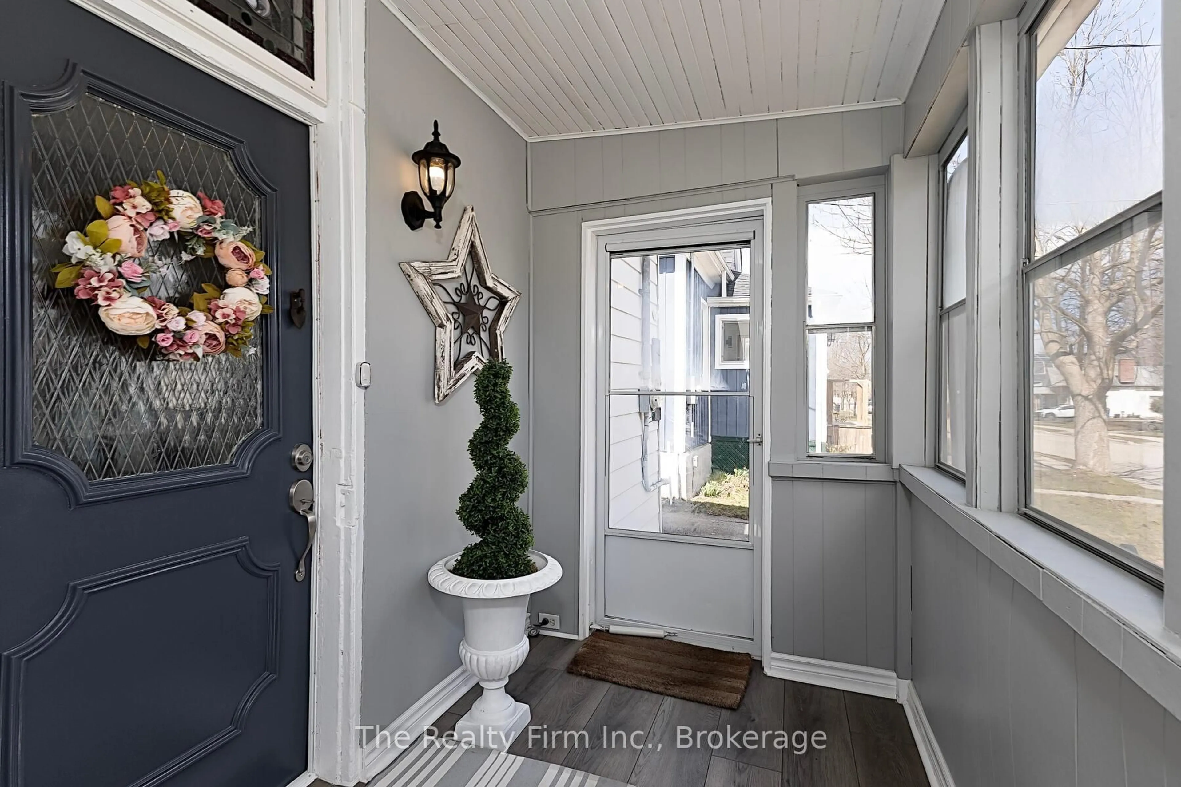 Indoor entryway for 134 Well St, Stratford Ontario N5A 4M1