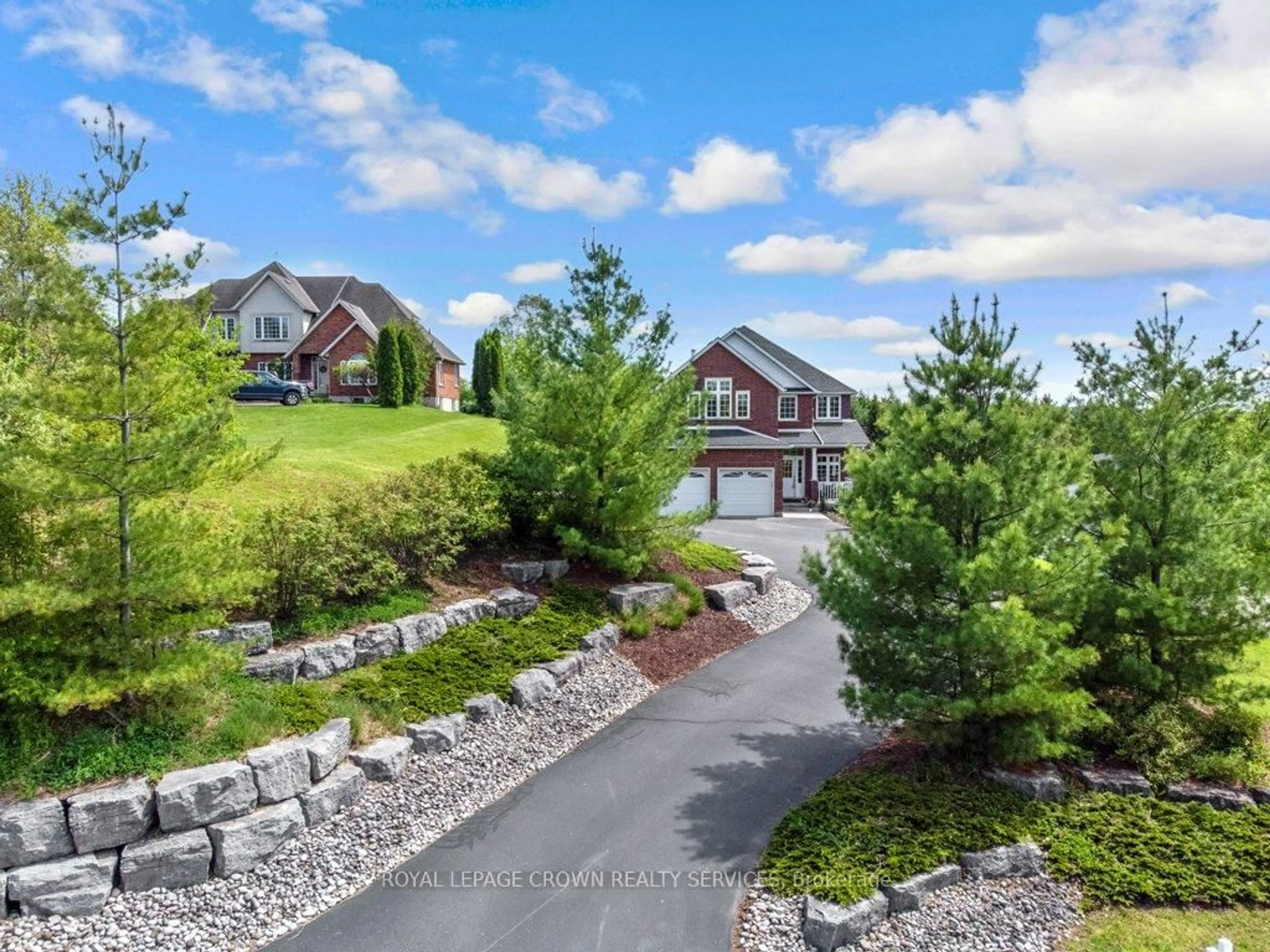 A pic from outside/outdoor area/front of a property/back of a property/a pic from drone, unknown for 1161 Maple Manor Rd, North Dumfries Ontario N1R 5S6