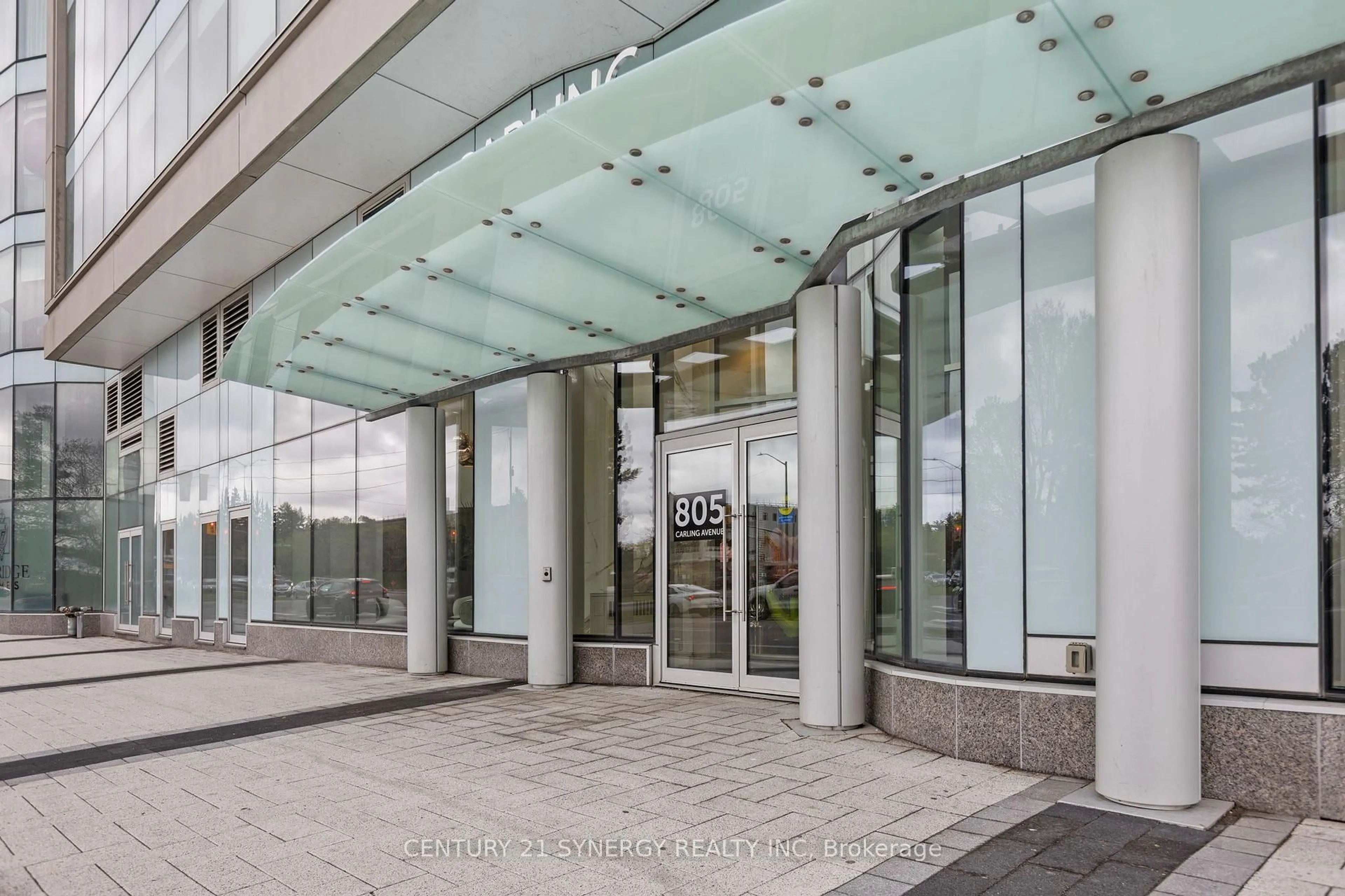 Indoor foyer for 805 Carling Ave #506, Ottawa Ontario K1S 5W9