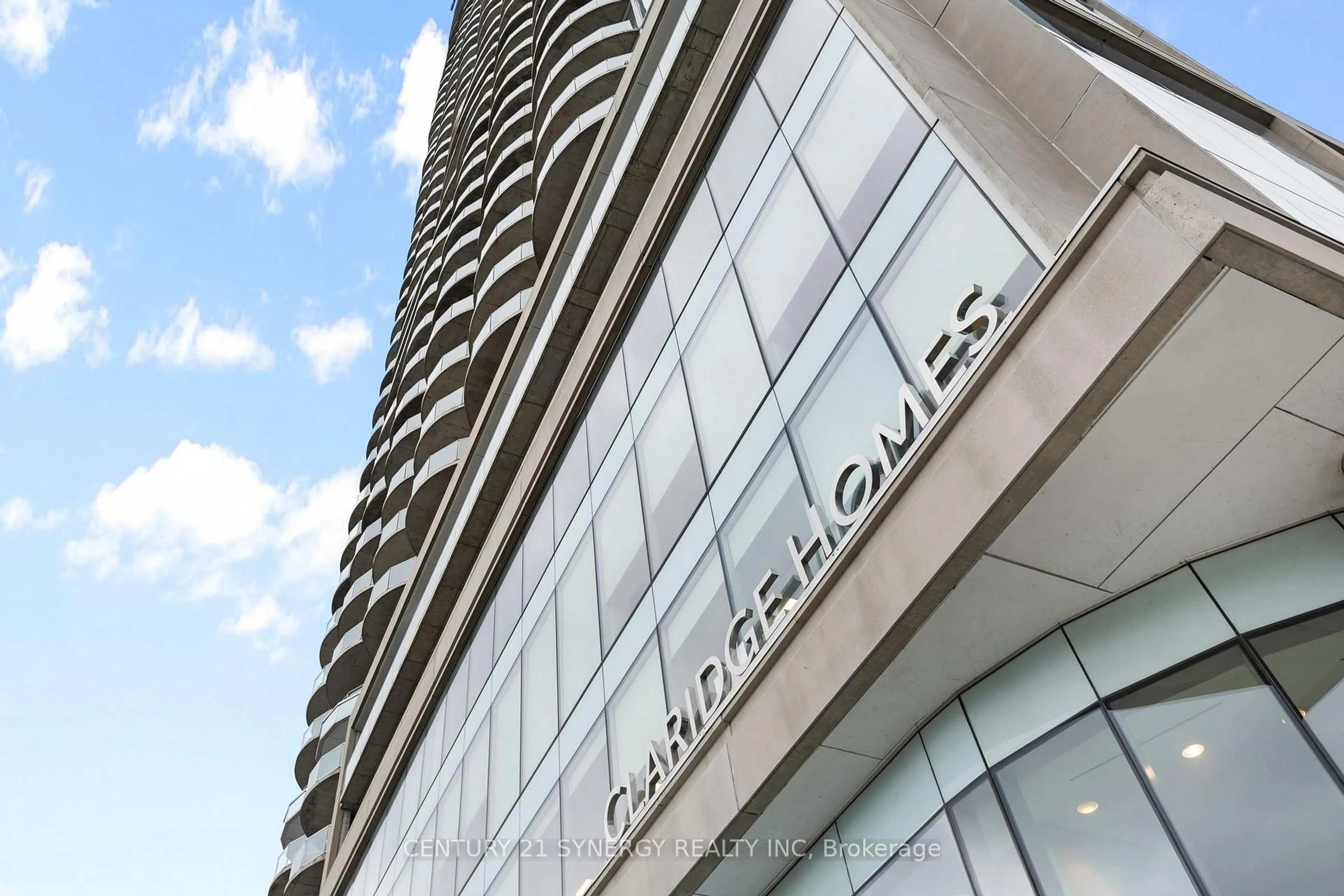 Indoor foyer for 805 Carling Ave #506, Ottawa Ontario K1S 5W9