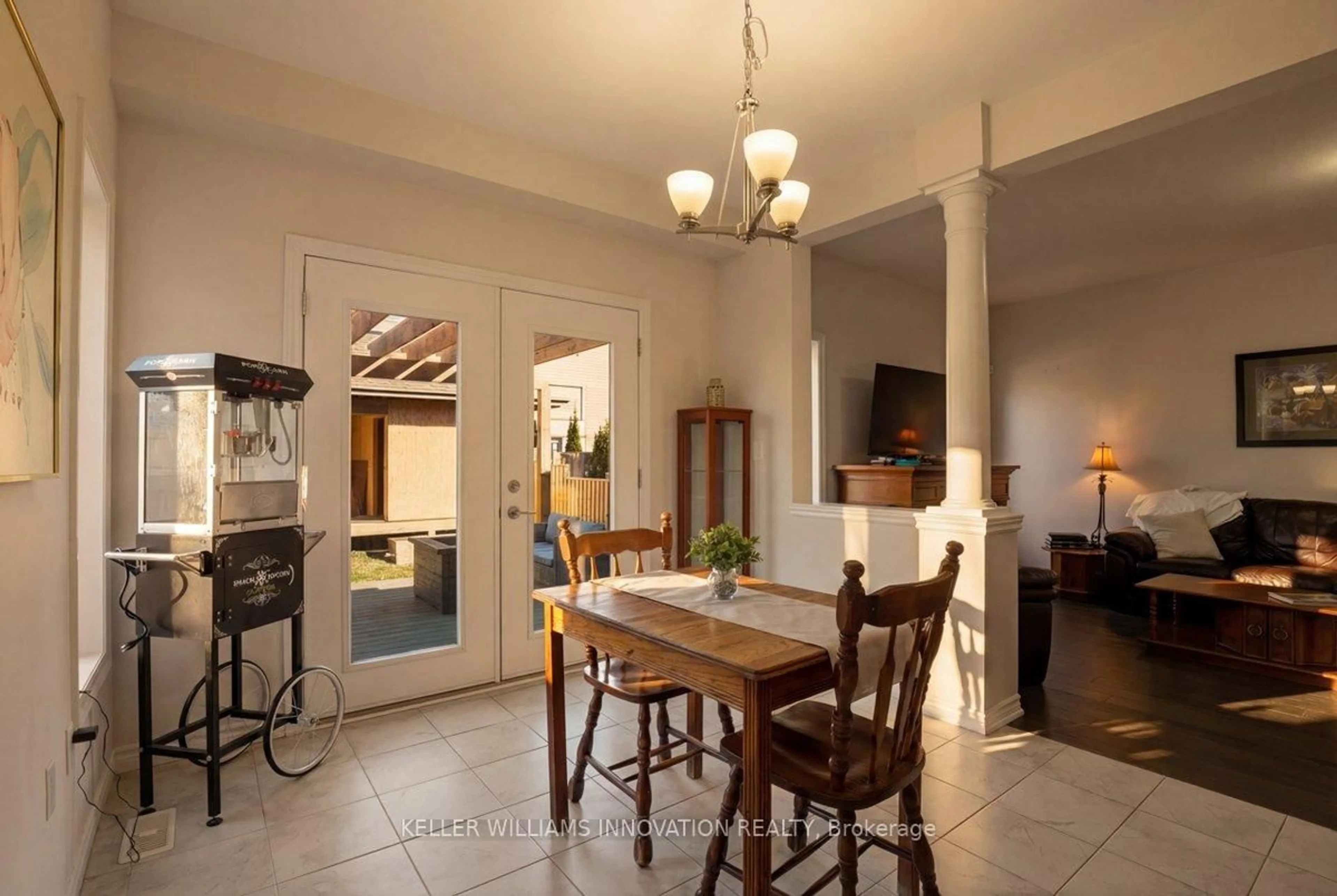 Dining room, ceramic/tile floor for 18 Vic Chambers Pl, Brant Ontario N3L 0E6