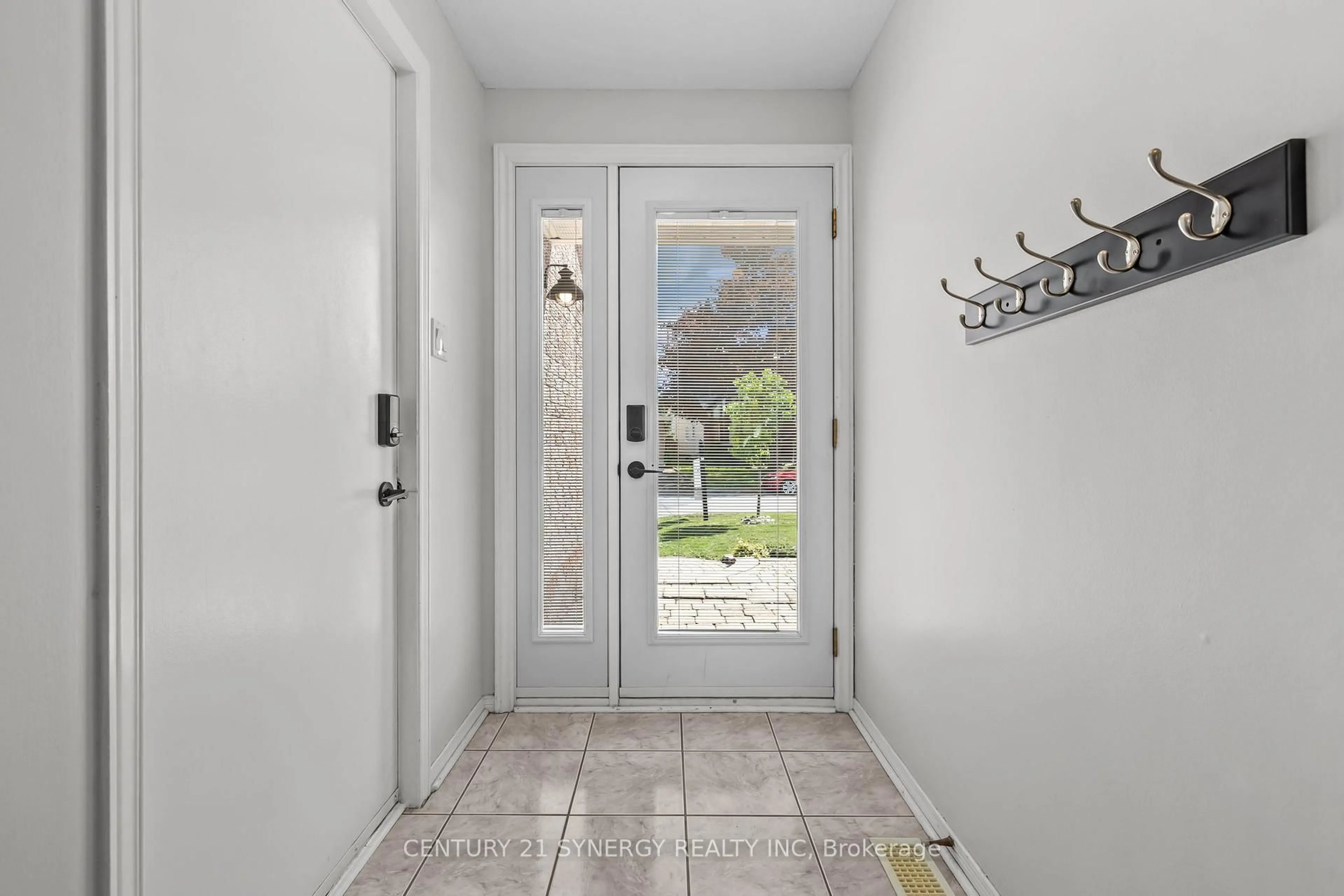 Indoor entryway for 497 Rougemount Cres, Orleans Ontario K4A 2Z7