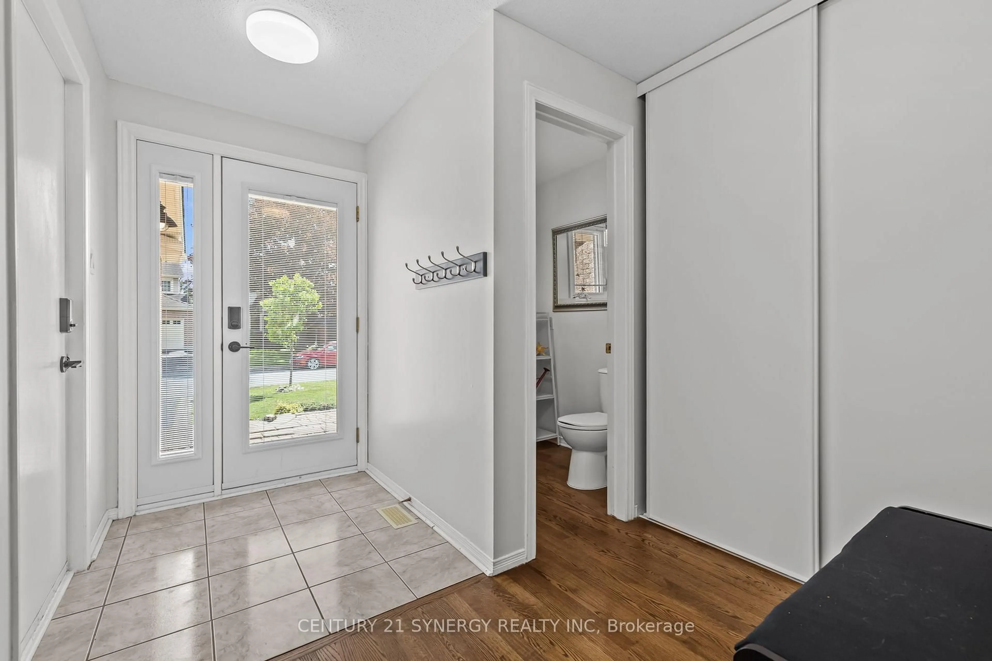 Indoor entryway for 497 Rougemount Cres, Orleans Ontario K4A 2Z7