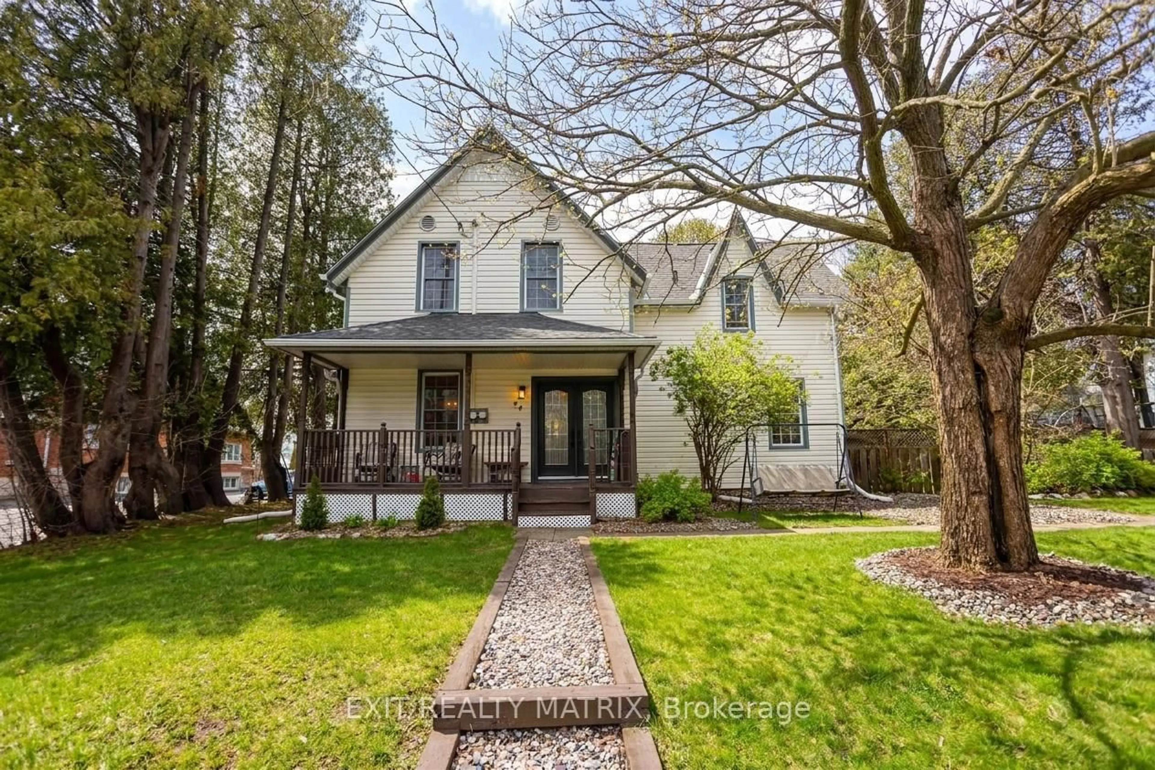 Home with brick exterior material, street for 44 Mill St, Russell Ontario K4R 1E1