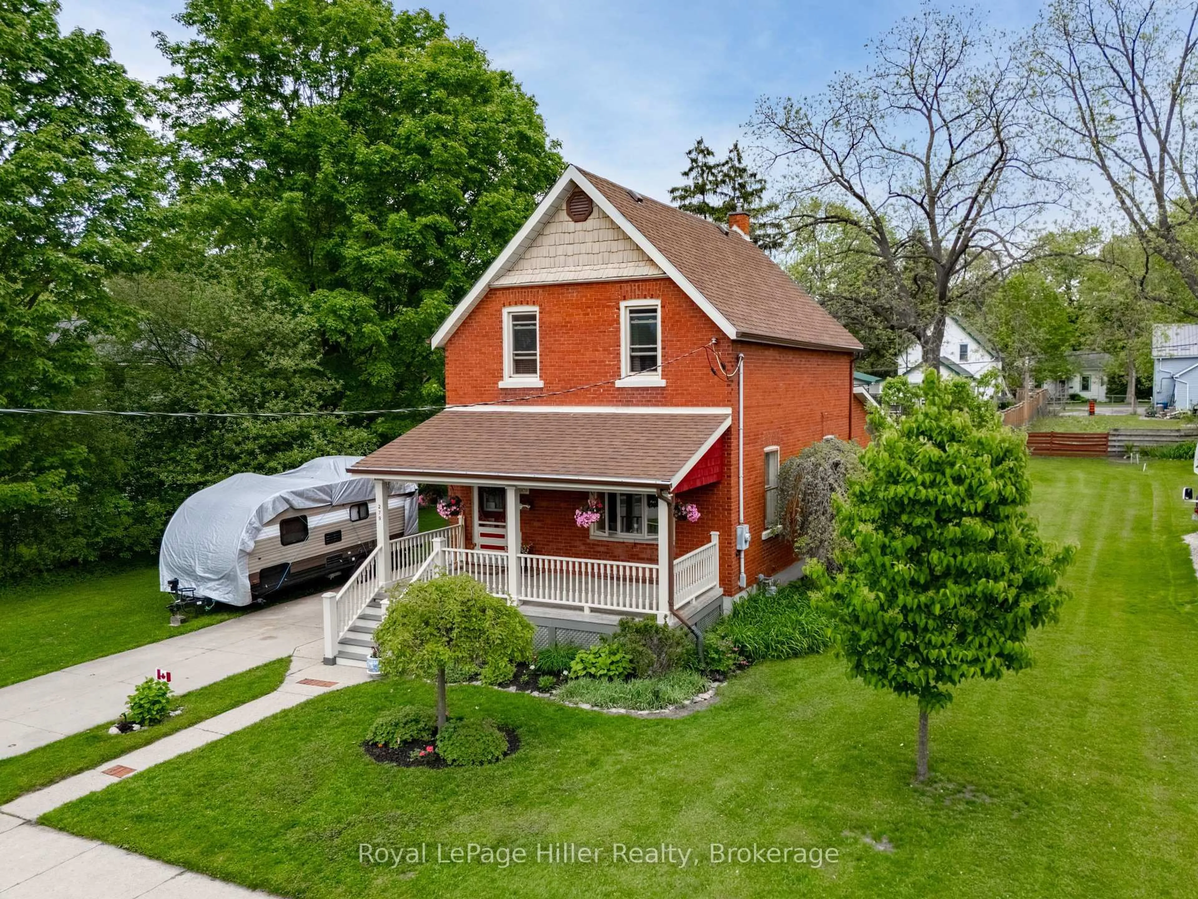 A pic from outside/outdoor area/front of a property/back of a property/a pic from drone, street for 279 Nelson St, Stratford Ontario N5A 2K5