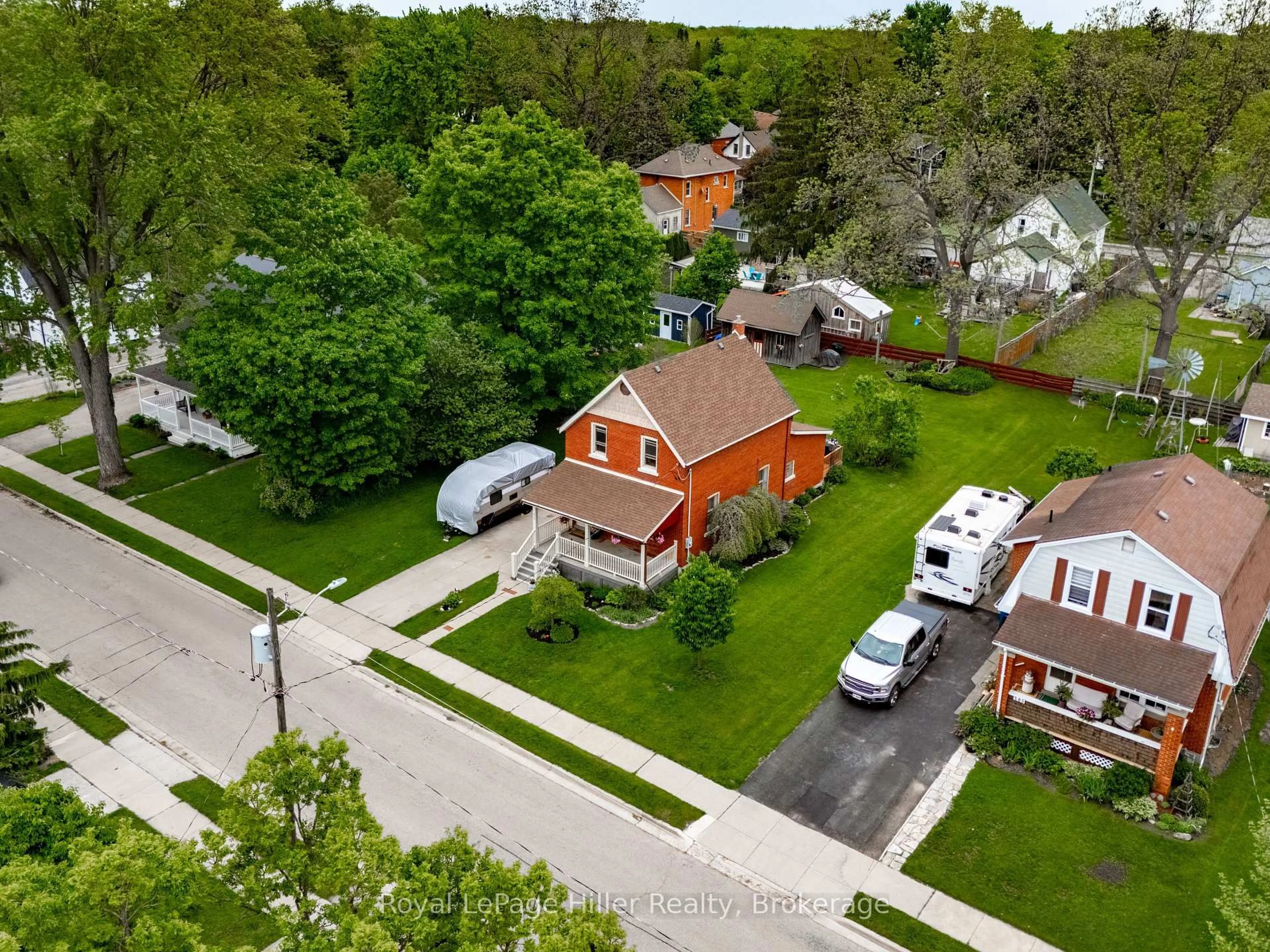 A pic from outside/outdoor area/front of a property/back of a property/a pic from drone, street for 279 Nelson St, Stratford Ontario N5A 2K5