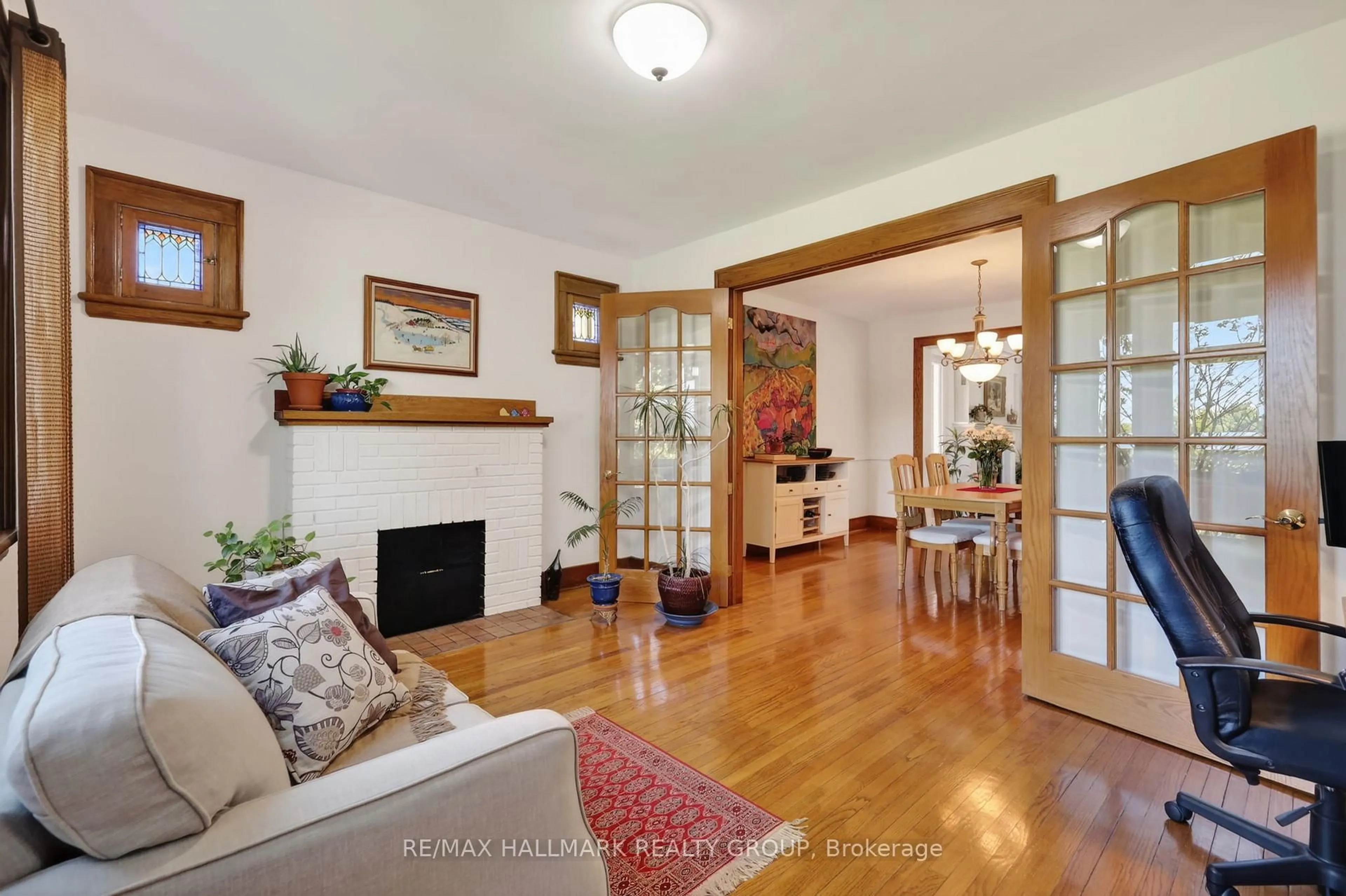 Living room with furniture, wood/laminate floor for 2043 Riverside Dr, Ottawa Ontario K1H 7X1