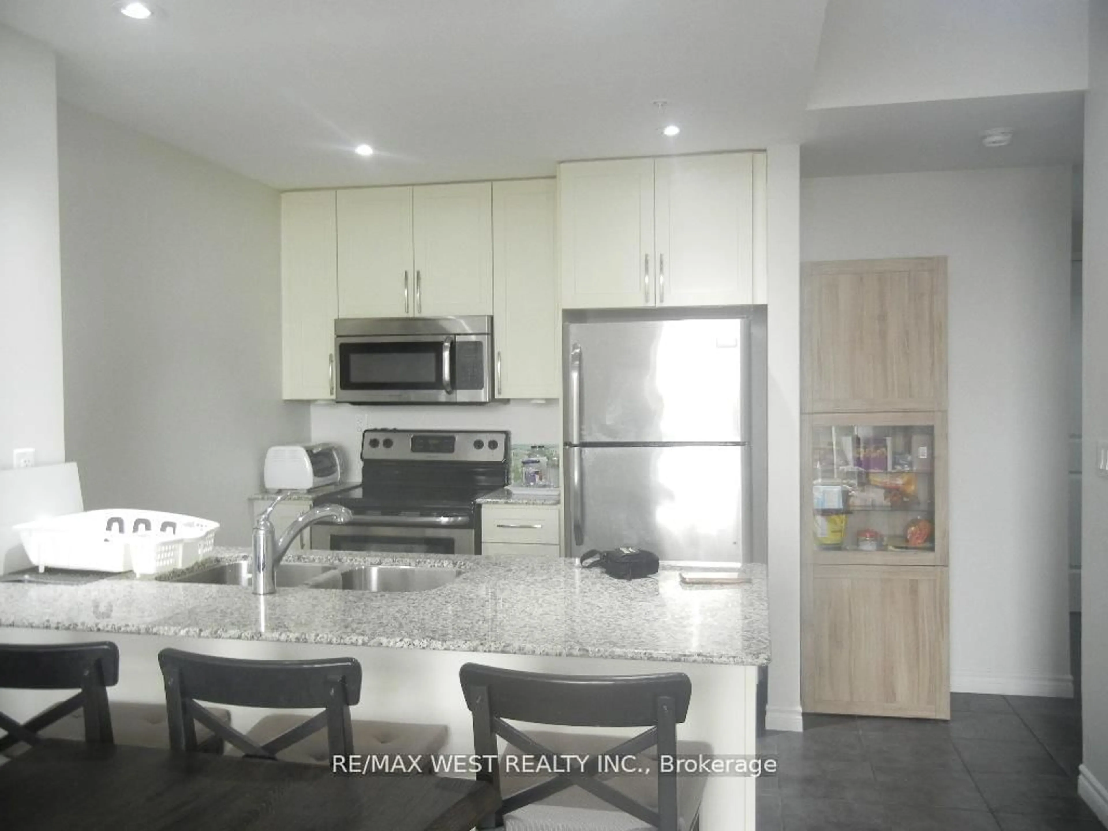 Open concept kitchen, unknown for 427 Aberdeen Ave #406, Hamilton Ontario L8P 2S4
