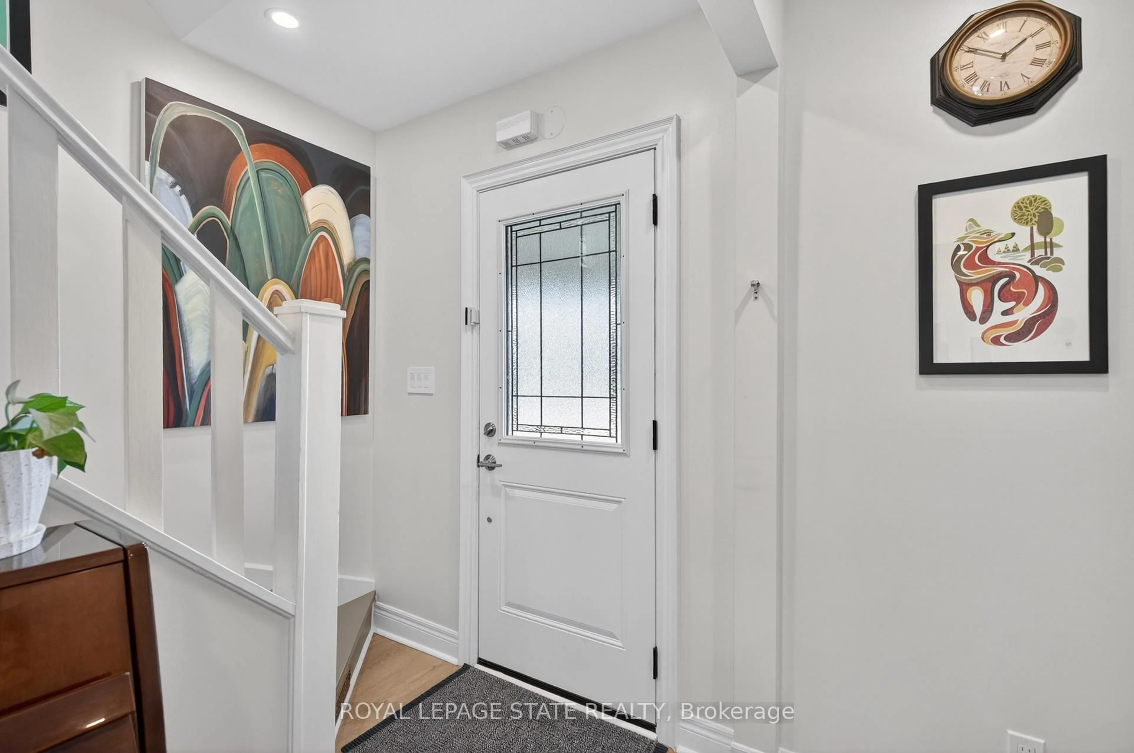 Indoor entryway for 69 Robins Ave, Hamilton Ontario L8H 4N3