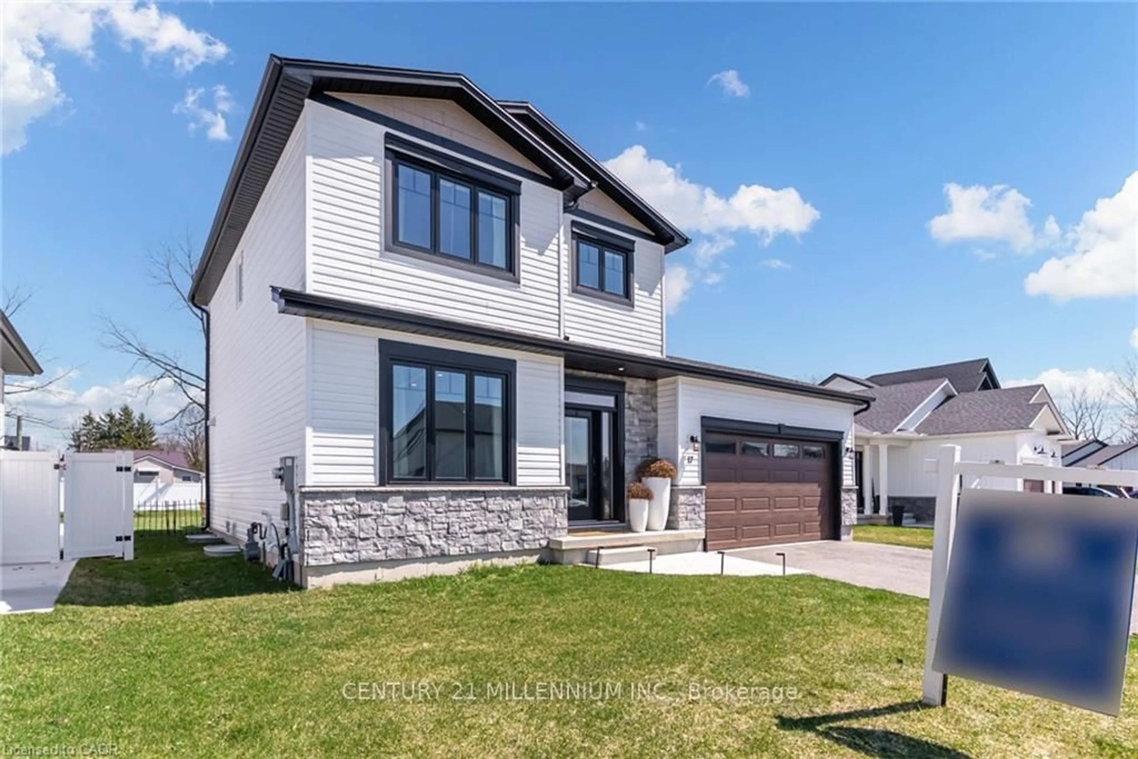 Home with brick exterior material, street for 17 Helen Crt, Central Elgin Ontario N0L 1B0