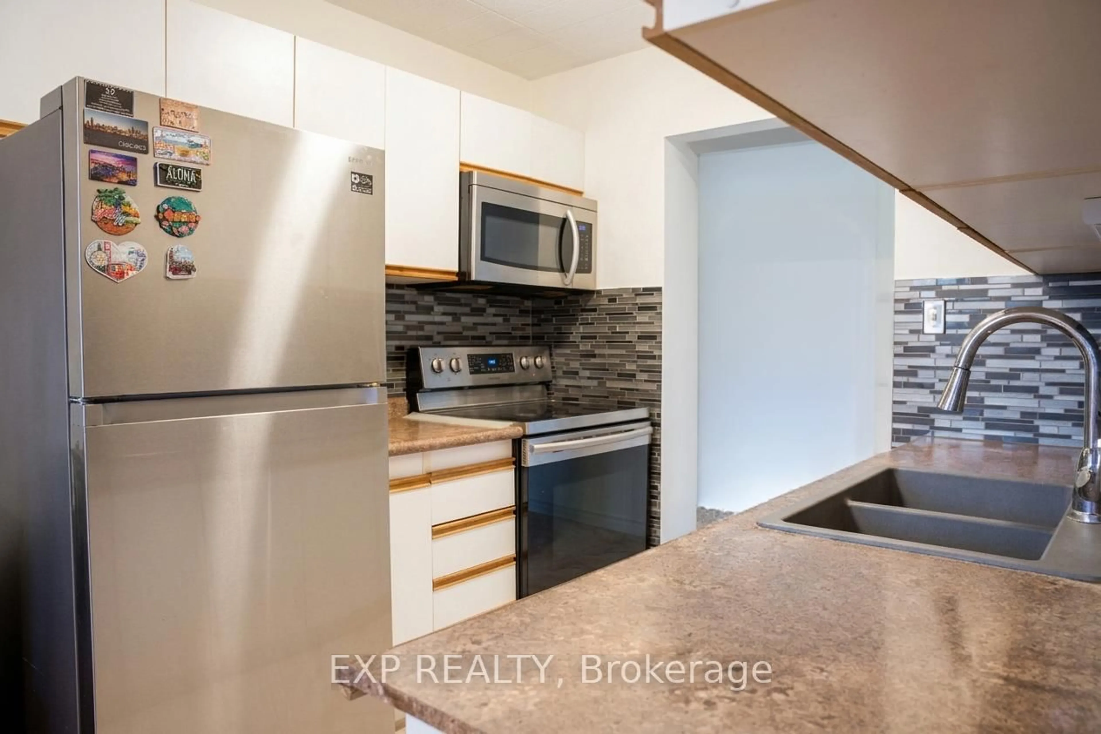 Standard kitchen, ceramic/tile floor for 29 West Ave #302, Kitchener Ontario N2M 5E4
