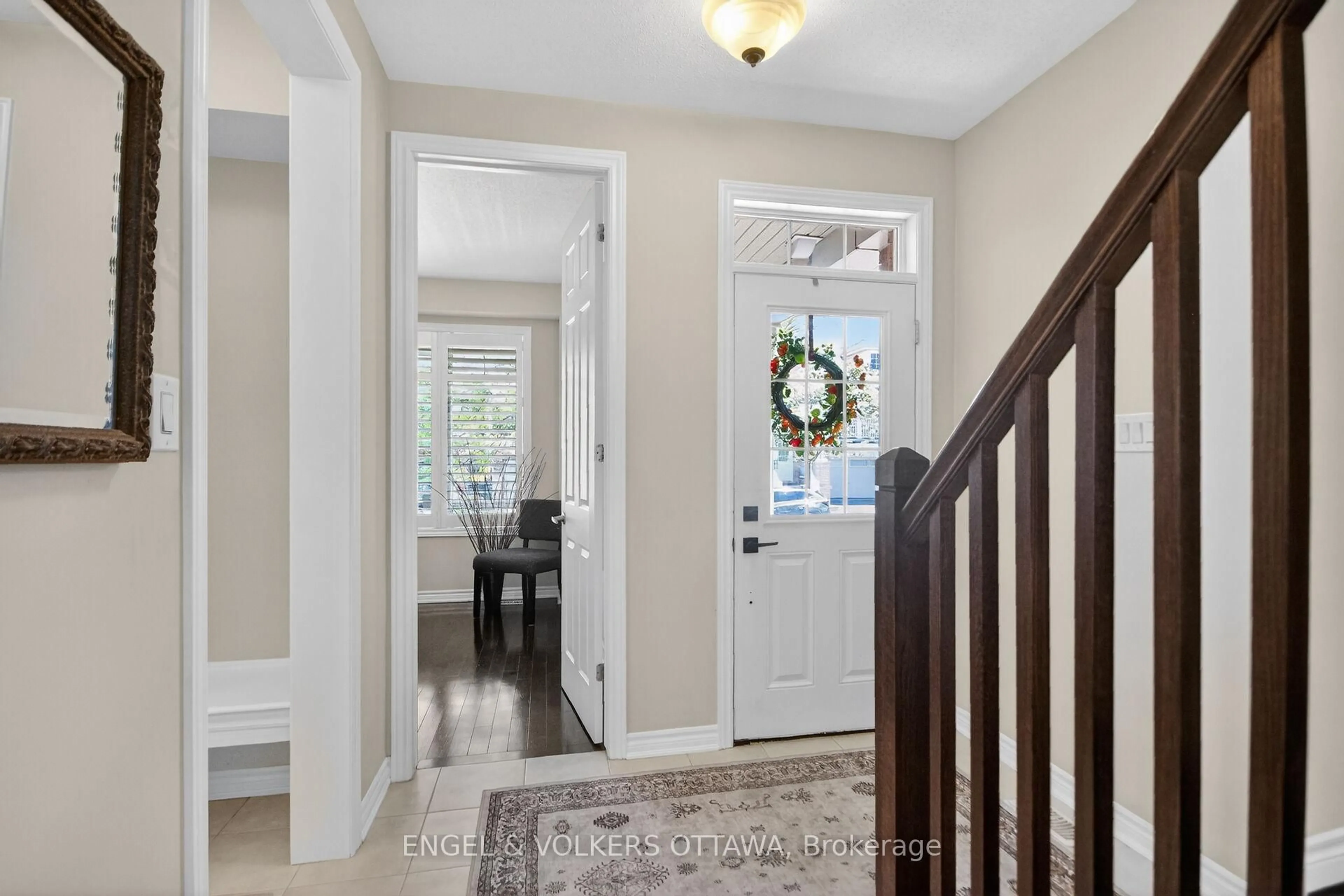 Indoor entryway for 319 River Landing Ave, Ottawa Ontario K2J 3V4