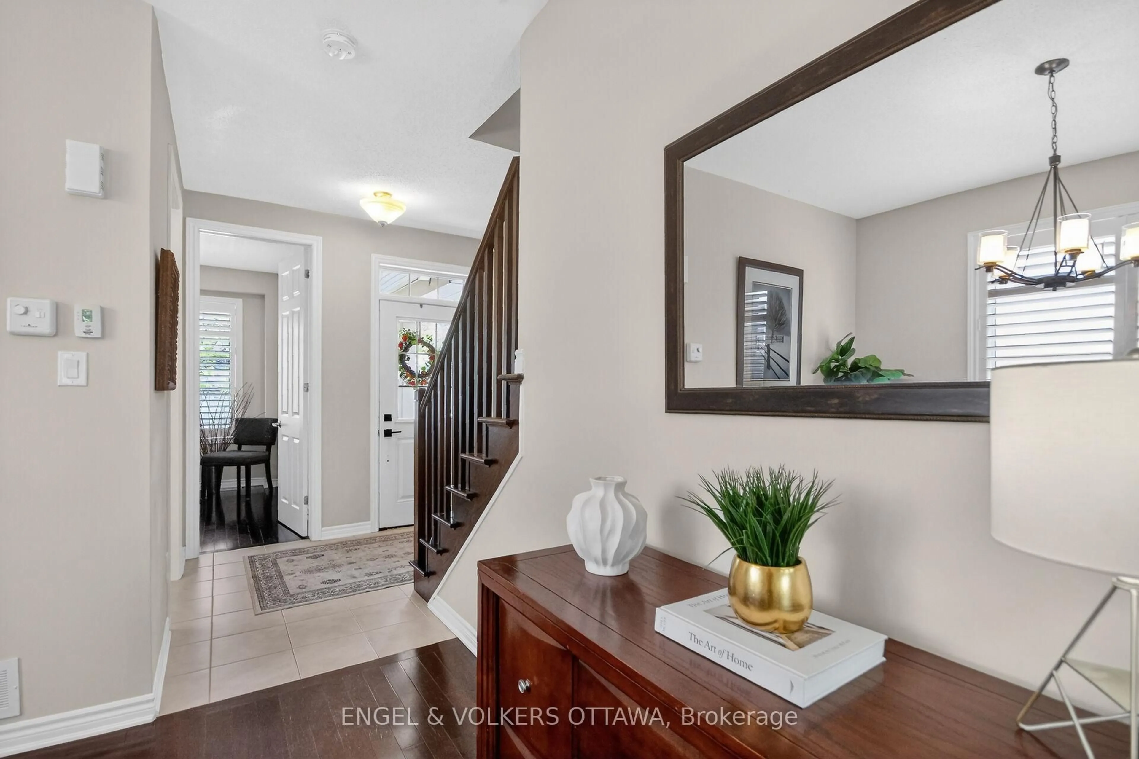 Indoor entryway for 319 River Landing Ave, Ottawa Ontario K2J 3V4