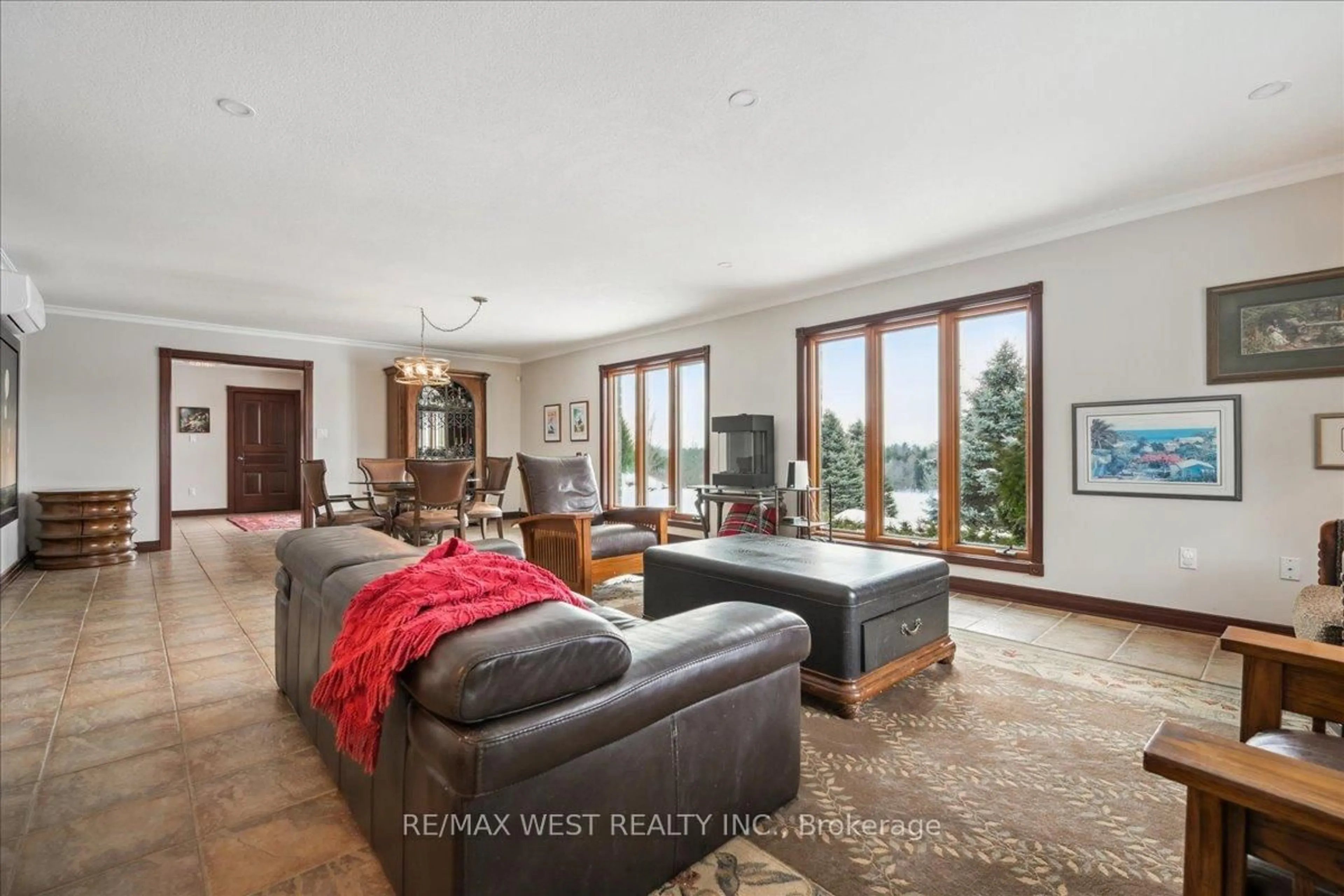 Living room with furniture, unknown for 331 Mountsberg Rd, Hamilton Ontario L0P 1B0