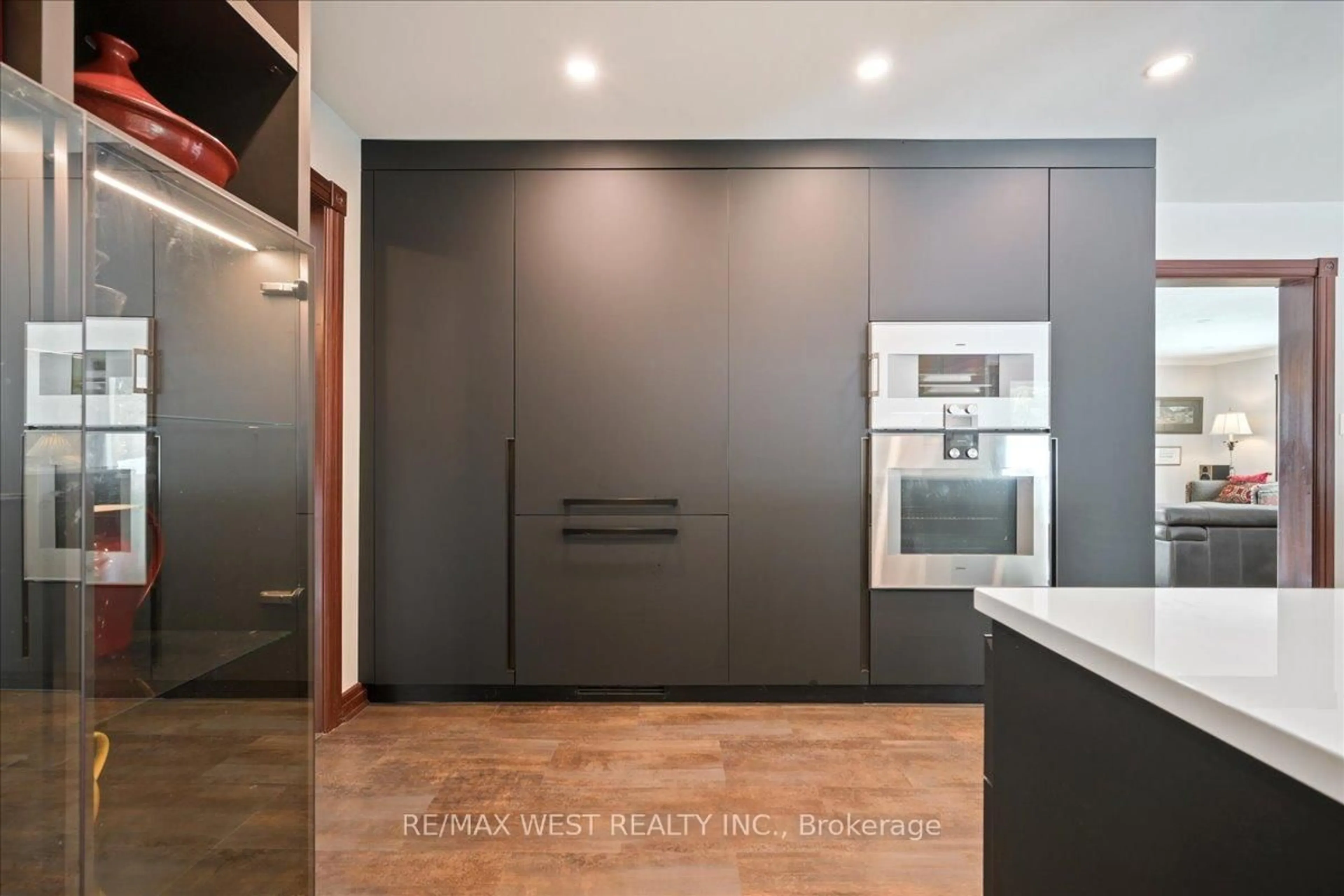 Contemporary kitchen, wood/laminate floor for 331 Mountsberg Rd, Hamilton Ontario L0P 1B0