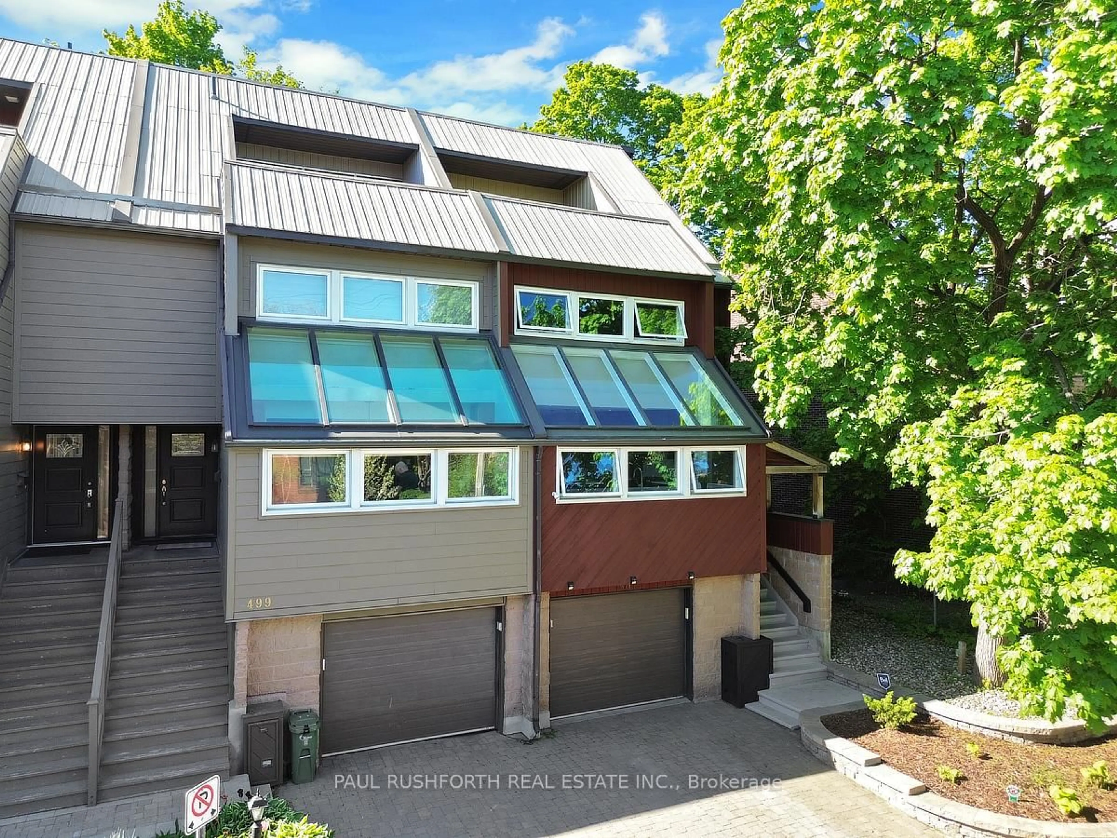 A pic from outside/outdoor area/front of a property/back of a property/a pic from drone, street for 501 Wilbrod St, Ottawa Ontario K1N 5R4