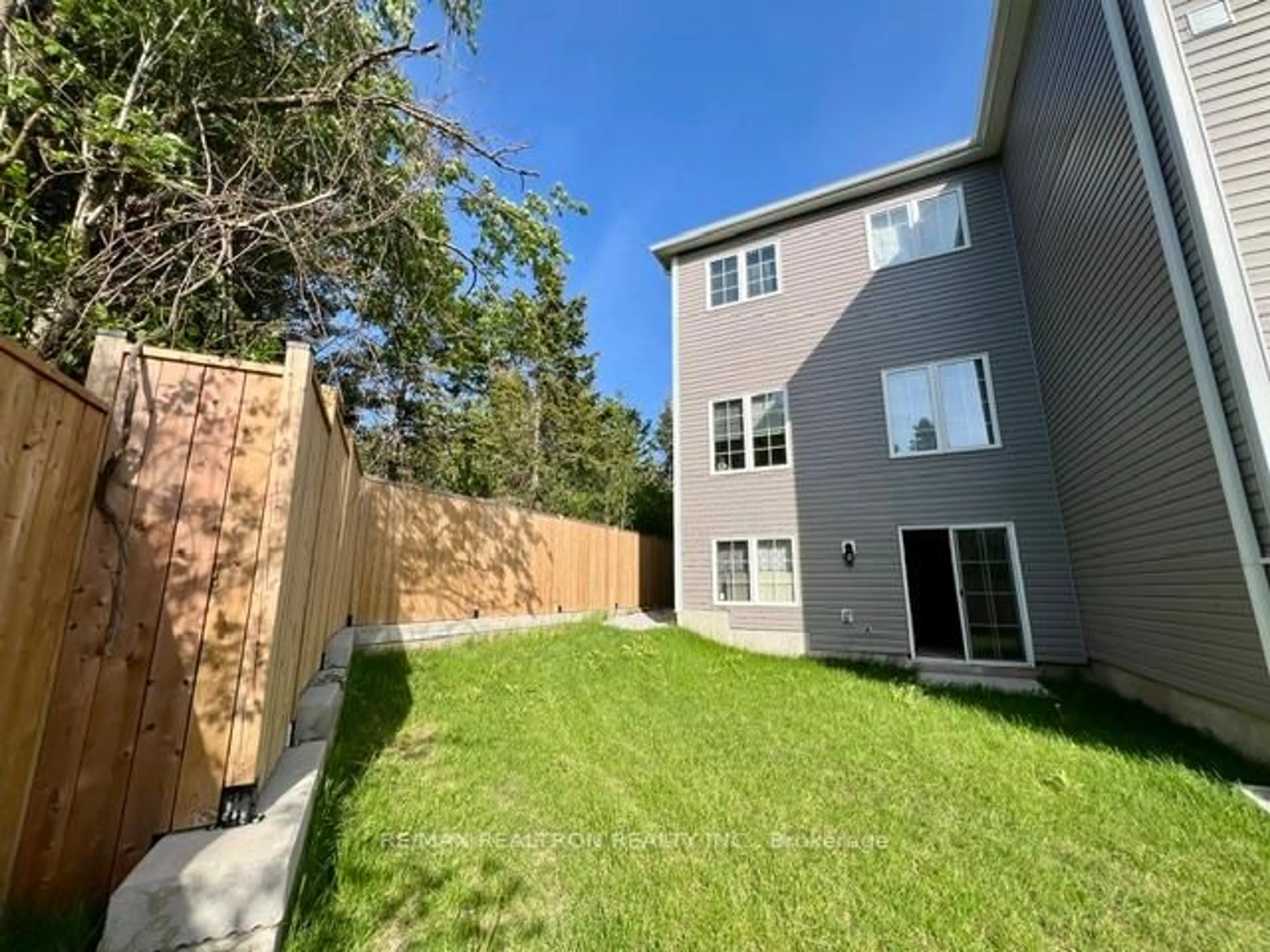 A pic from outside/outdoor area/front of a property/back of a property/a pic from drone, unknown for 166 Winters Way, Shelburne Ontario L9V 3Y1