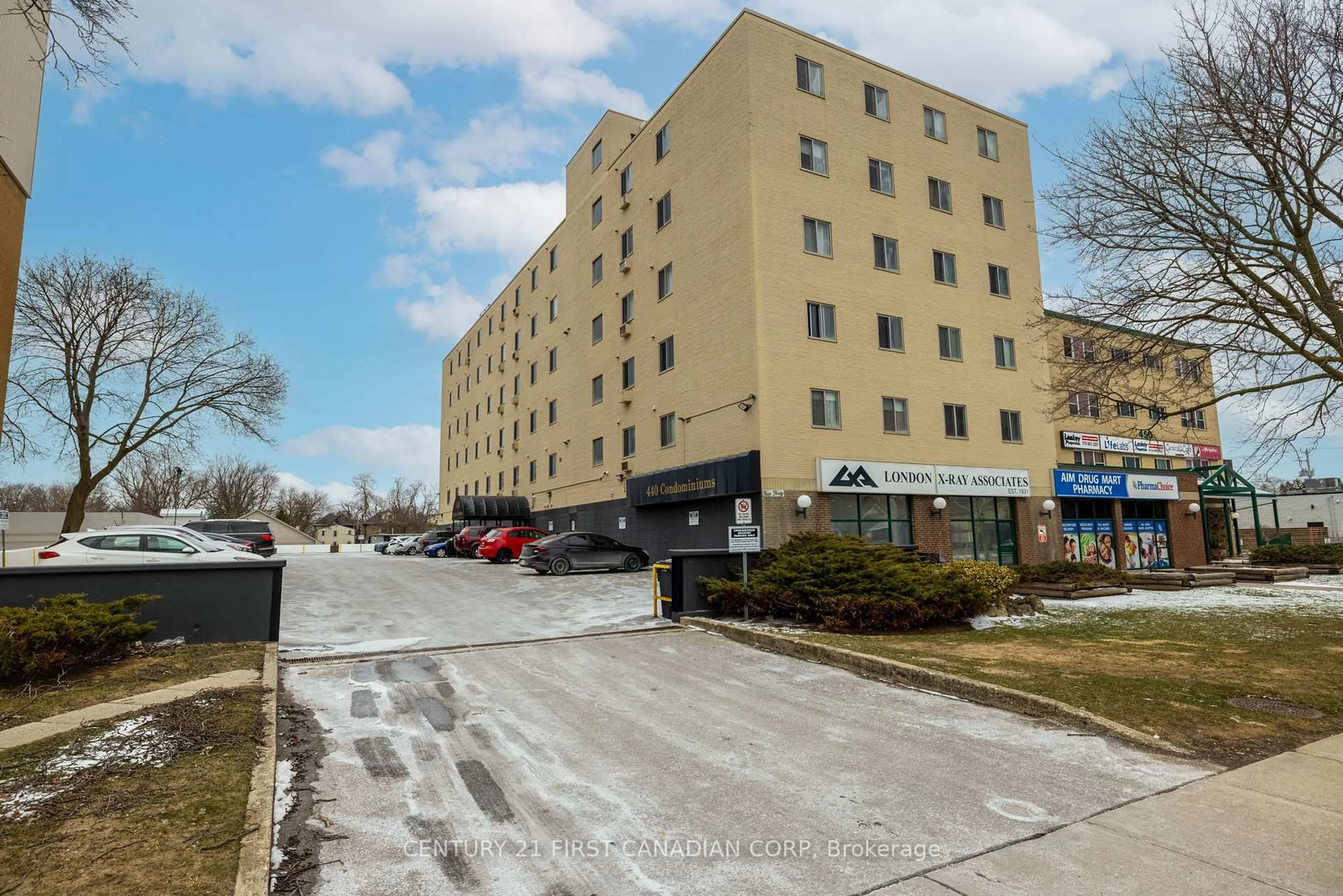 Unknown for 440 Central Ave #405, London East Ontario N6B 2E5