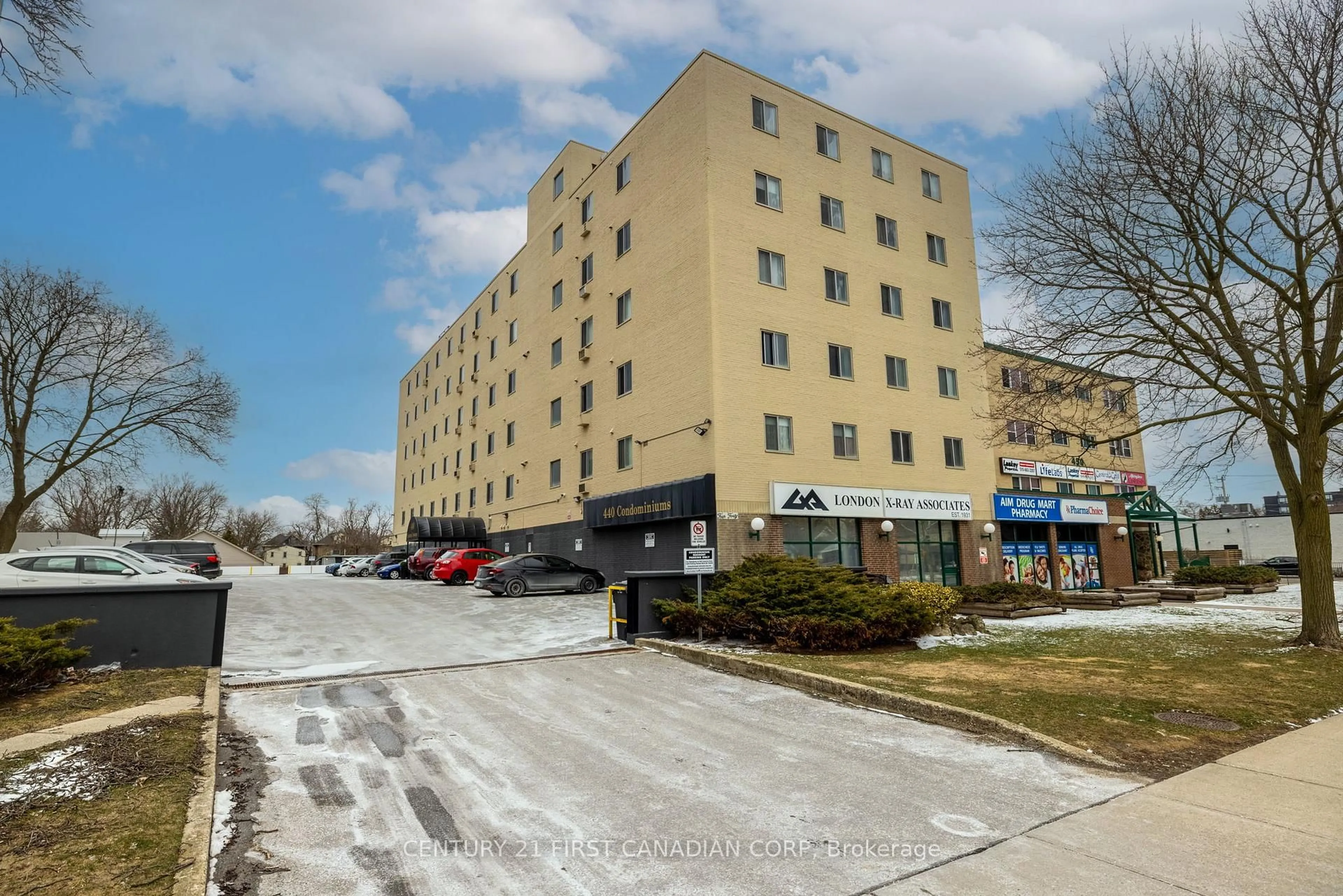 Unknown for 440 Central Ave #405, London East Ontario N6B 2E5
