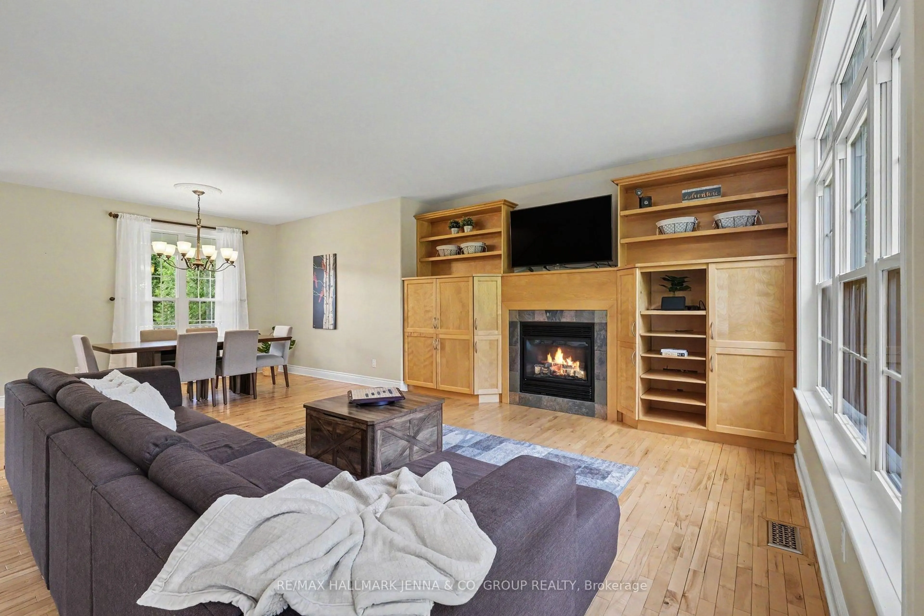 Living room with furniture, wood/laminate floor for 36 Kimberly Ave, North Grenville Ontario K0G 1J0