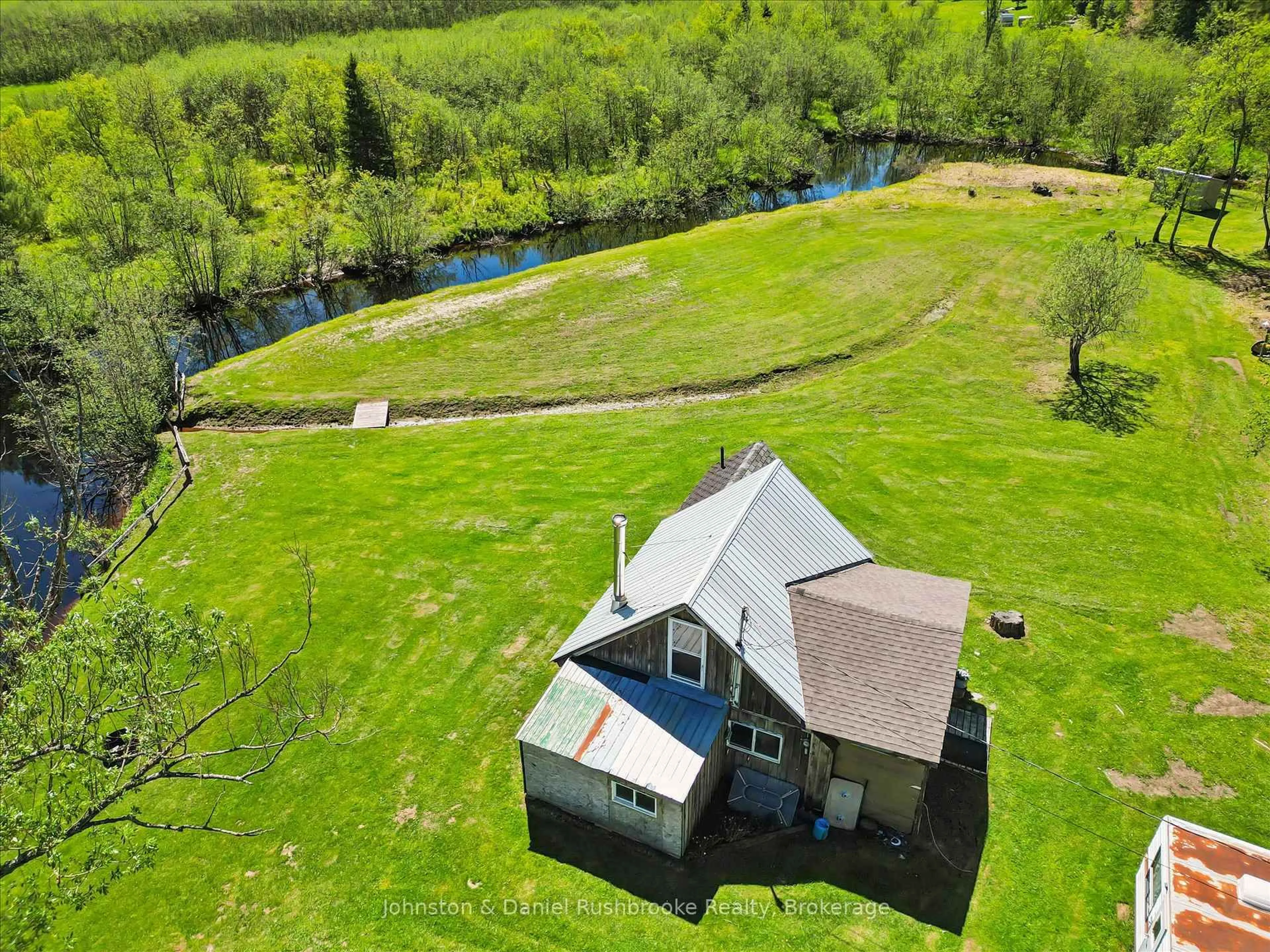 A pic from outside/outdoor area/front of a property/back of a property/a pic from drone, water/lake/river/ocean view for 68 Rowanwood Rd, Huntsville Ontario P0B 1M0
