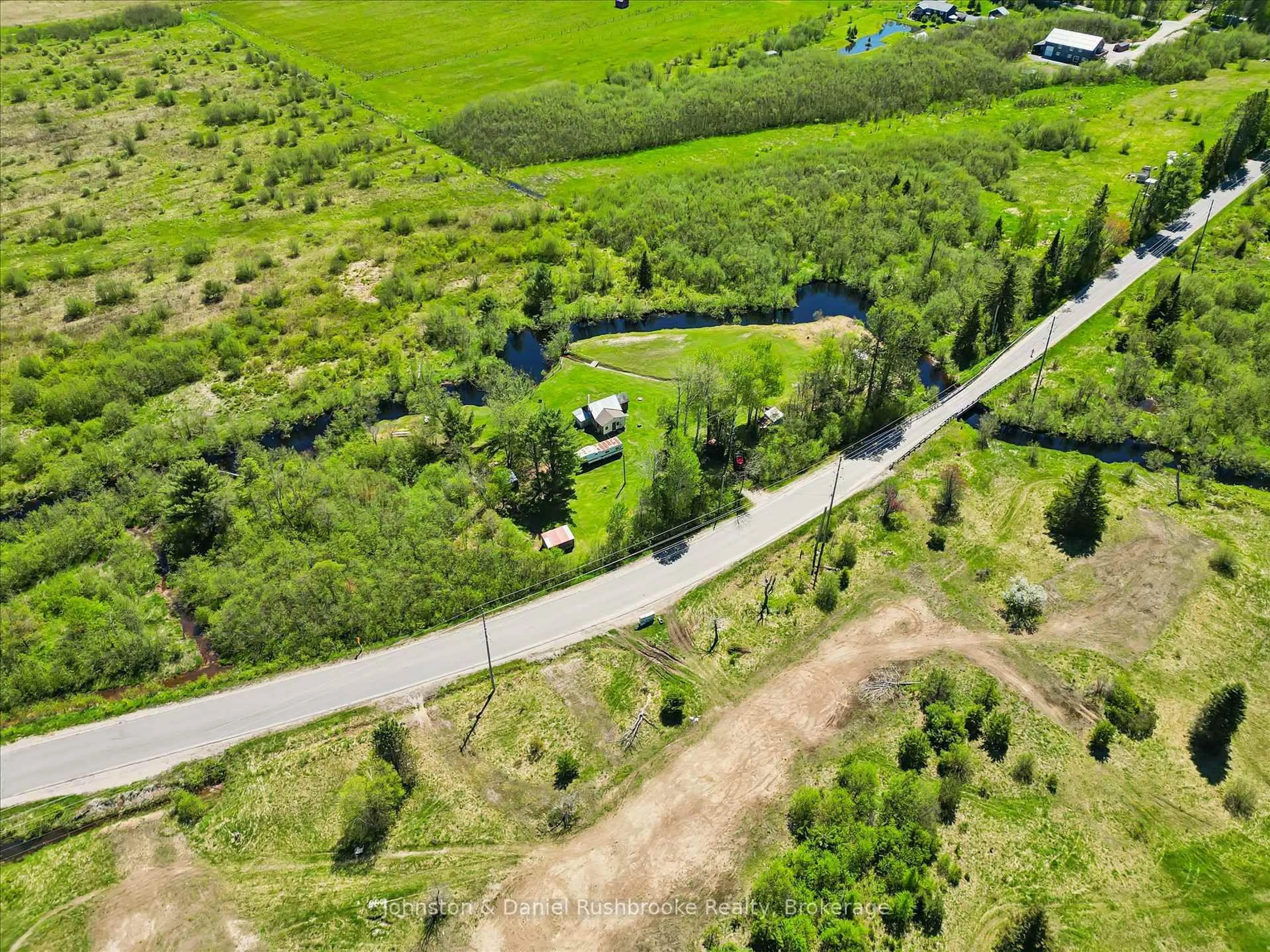 A pic from outside/outdoor area/front of a property/back of a property/a pic from drone, street for 68 Rowanwood Rd, Huntsville Ontario P0B 1M0
