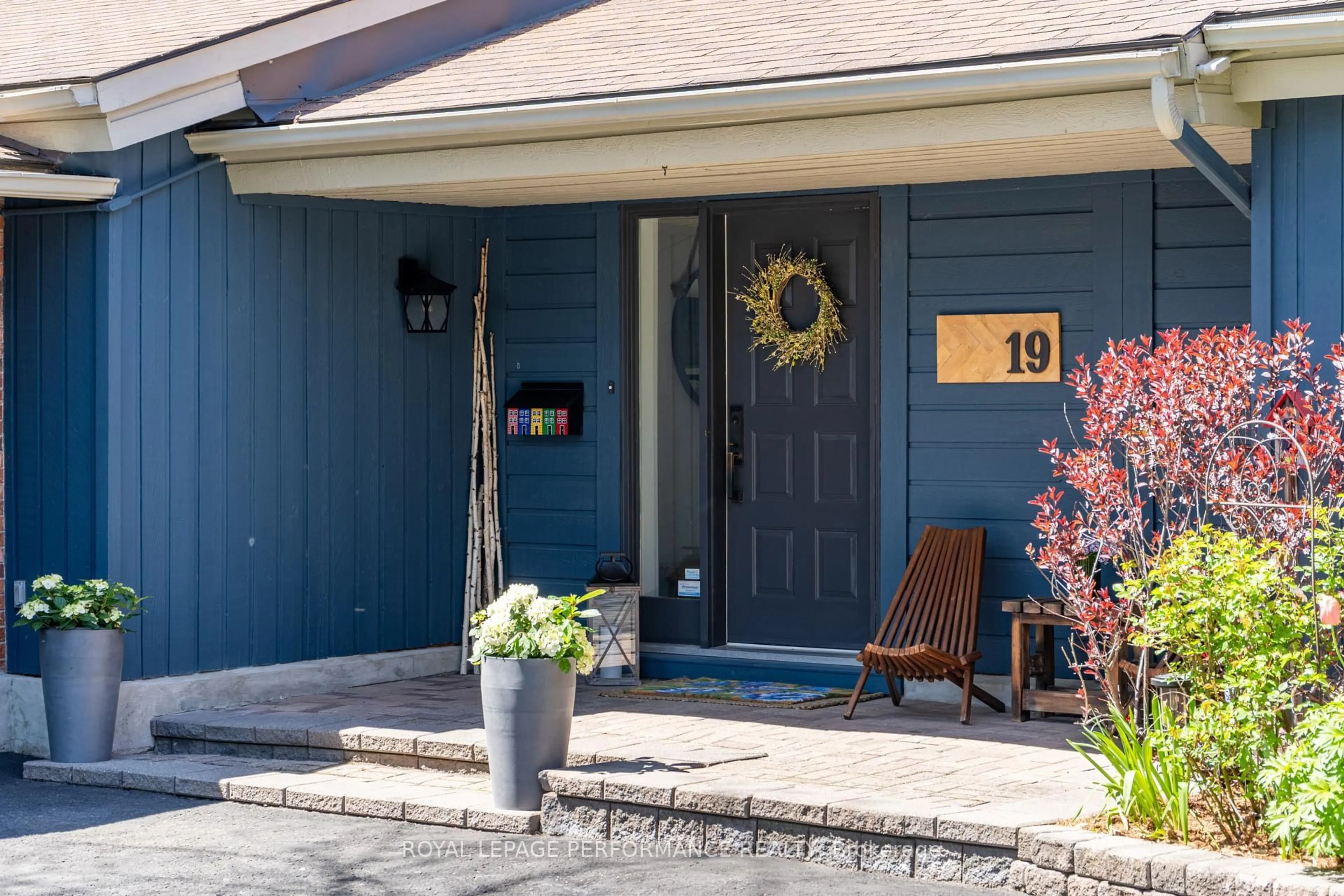 Indoor entryway for 19 Colley St, Ottawa Ontario K2J 3Z7