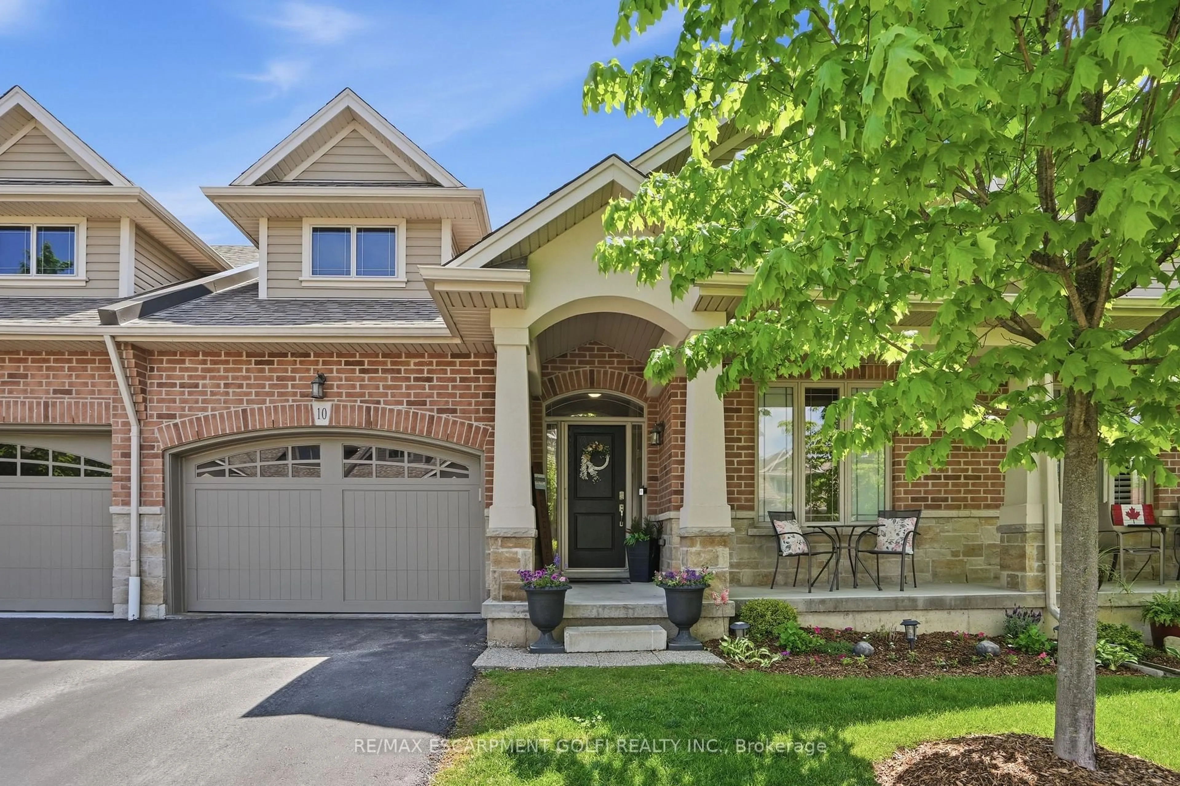 Home with brick exterior material, street for 10 Grant St, West Lincoln Ontario L0R 2A0