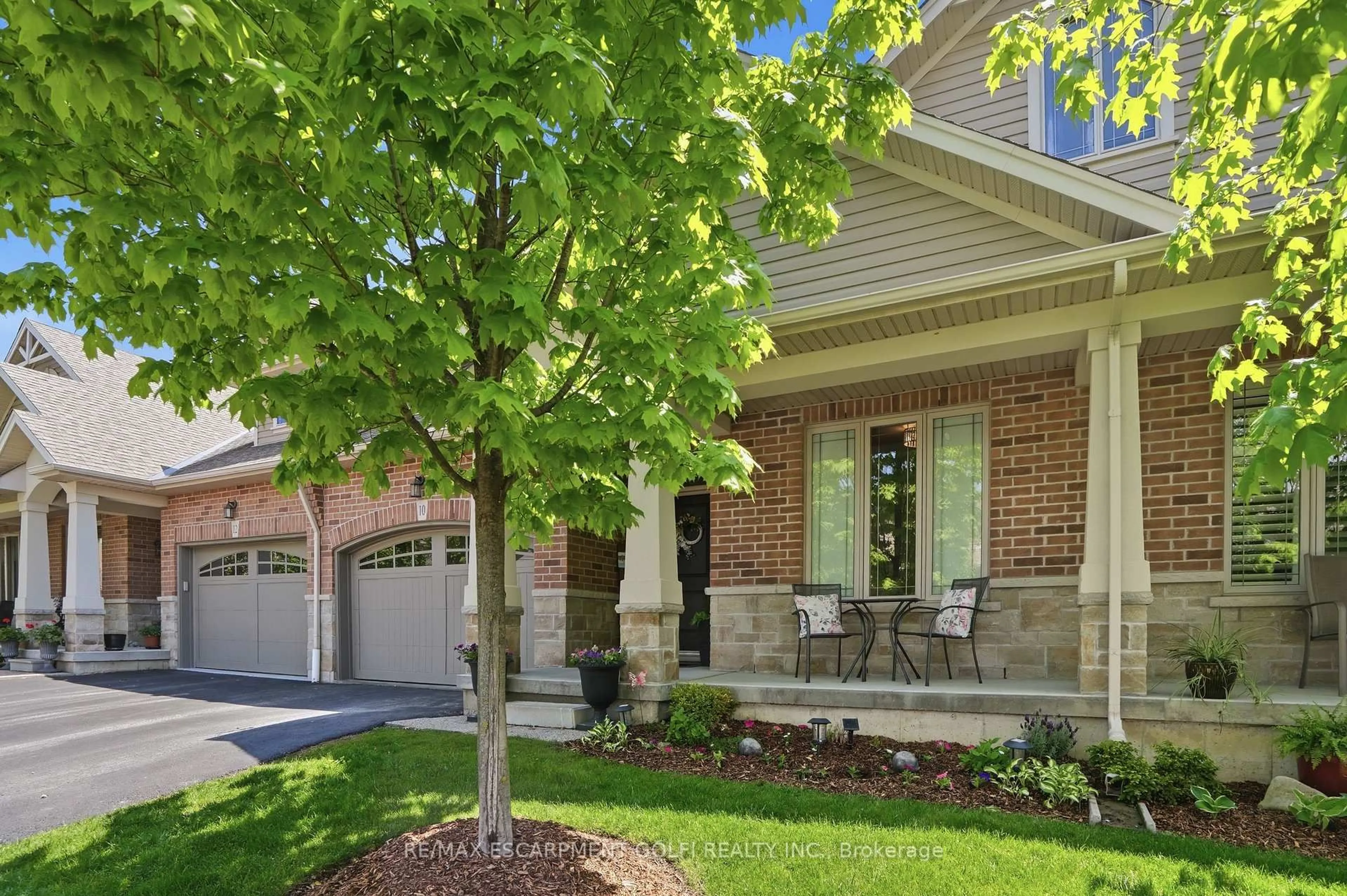 Home with brick exterior material, street for 10 Grant St, West Lincoln Ontario L0R 2A0