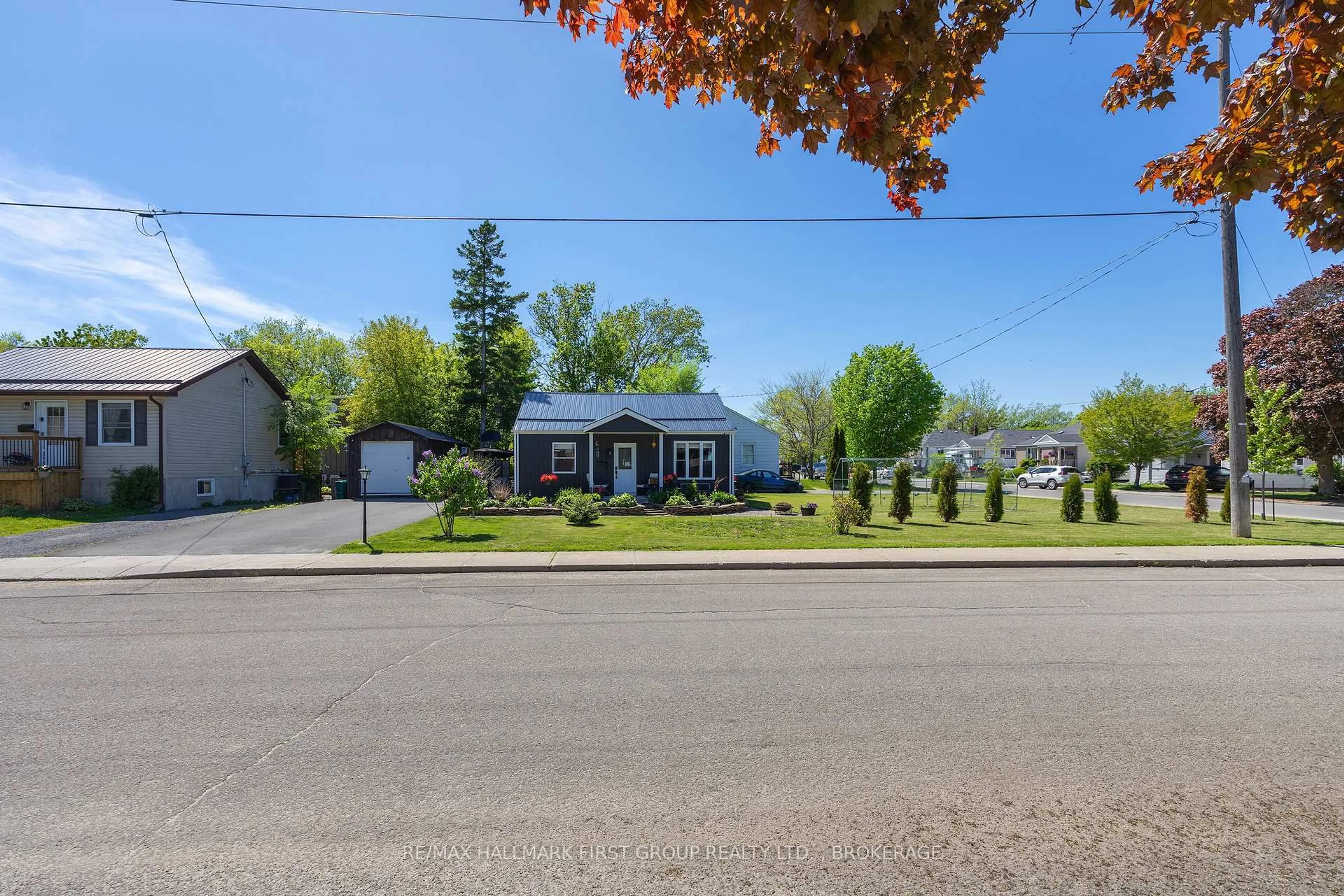 A pic from outside/outdoor area/front of a property/back of a property/a pic from drone, street for 488 Nelson St, Kingston Ontario K7K 4N5