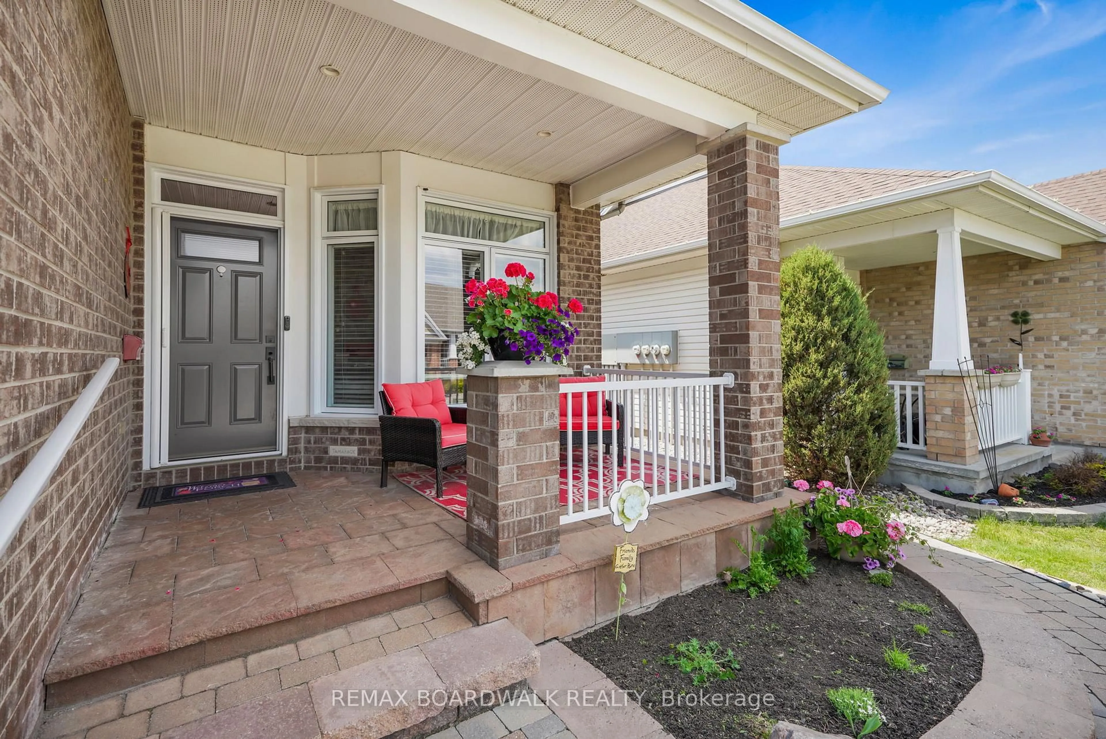 Indoor entryway for 725 Cabris Cres, Ottawa Ontario K4A 0T6