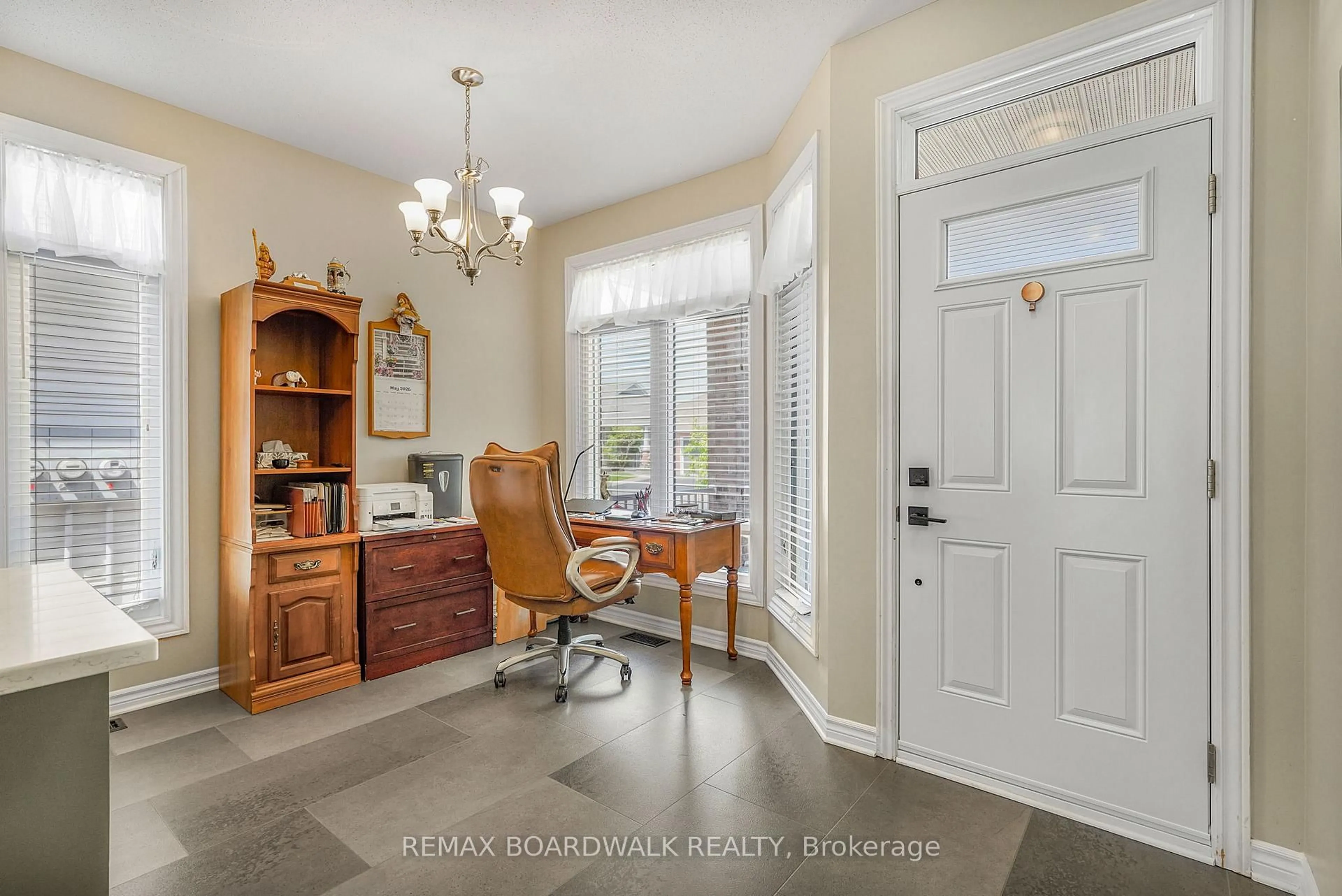 Indoor entryway for 725 Cabris Cres, Ottawa Ontario K4A 0T6