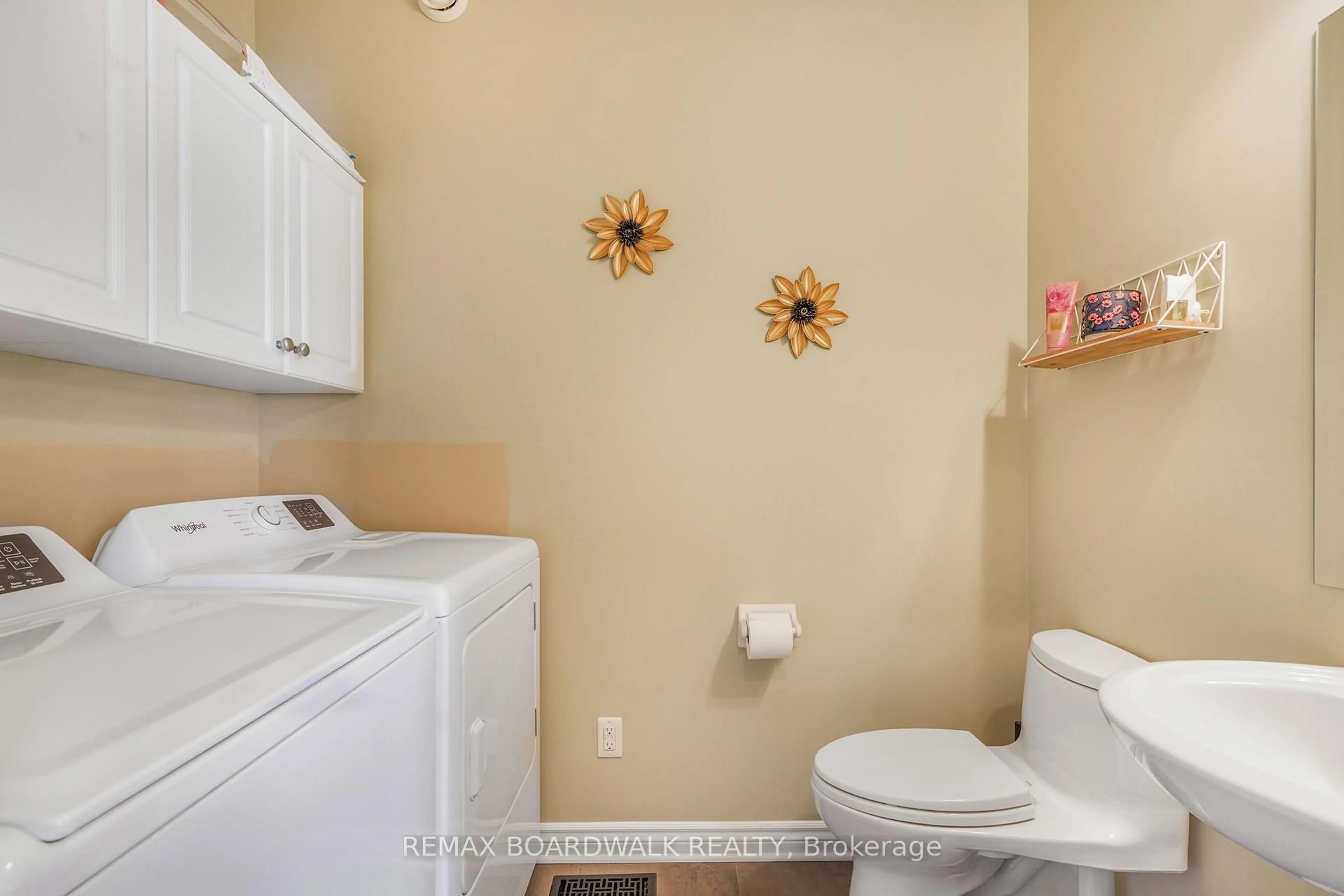 Standard bathroom, ceramic/tile floor for 725 Cabris Cres, Ottawa Ontario K4A 0T6