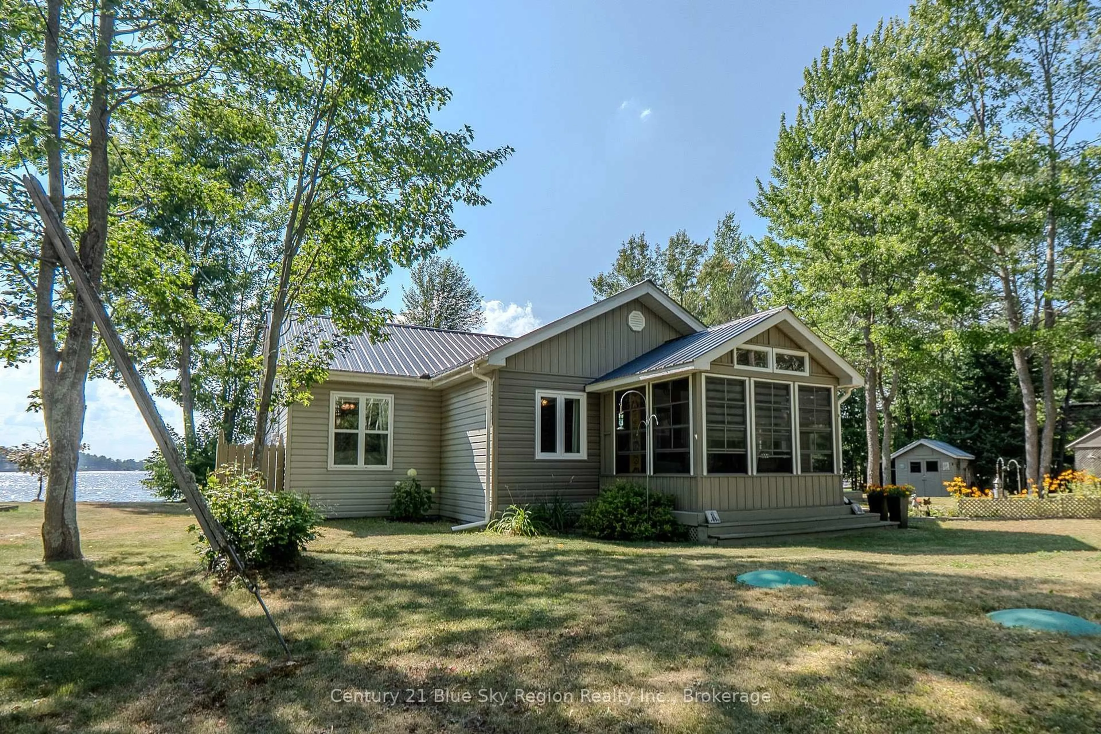 Home with vinyl exterior material, water/lake/river/ocean view for 63 Westview Dr, Callander Ontario P0H 1H0