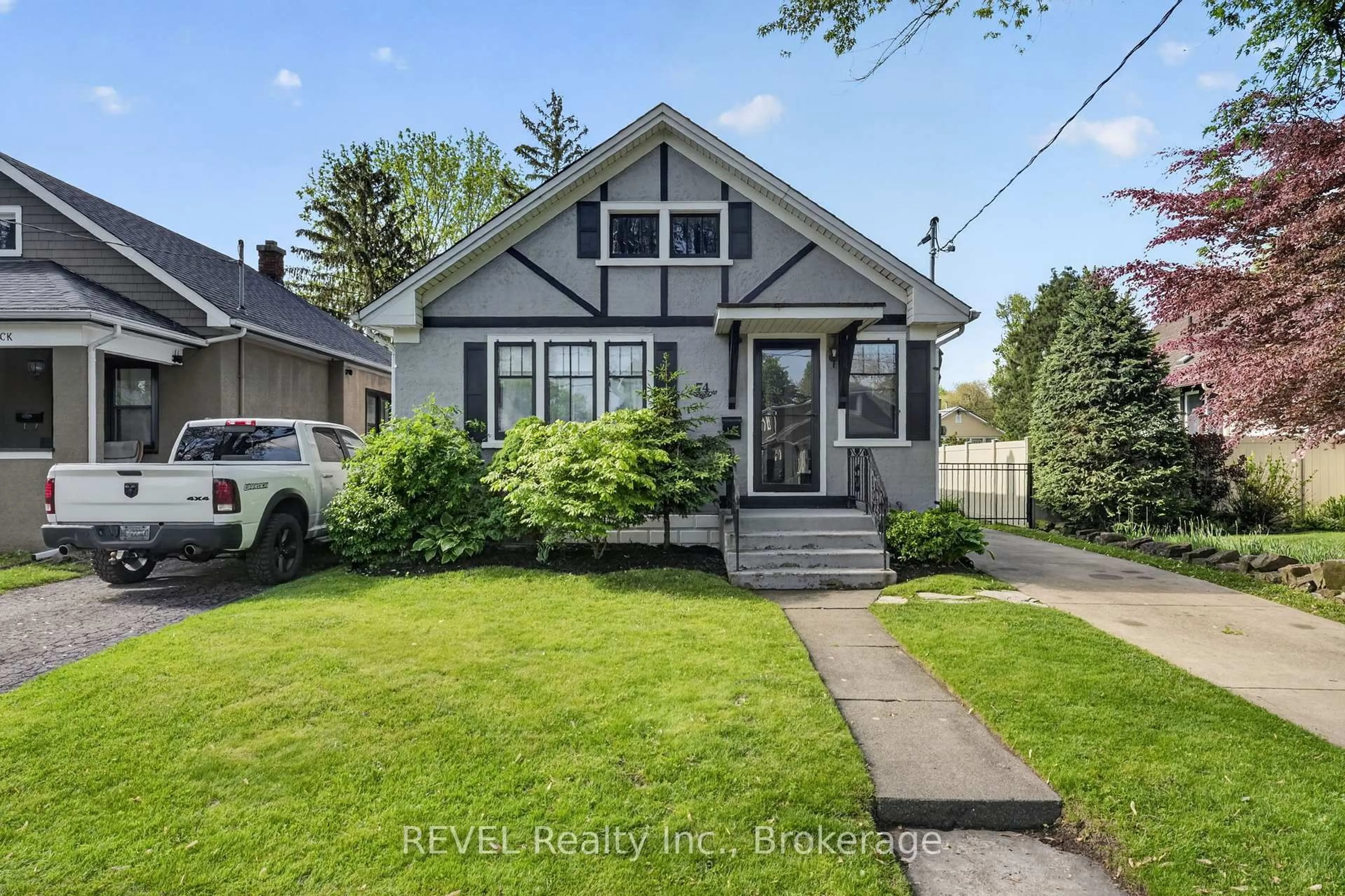 Home with vinyl exterior material, street for 74 ST. PATRICK St, St. Catharines Ontario L2R 1K3